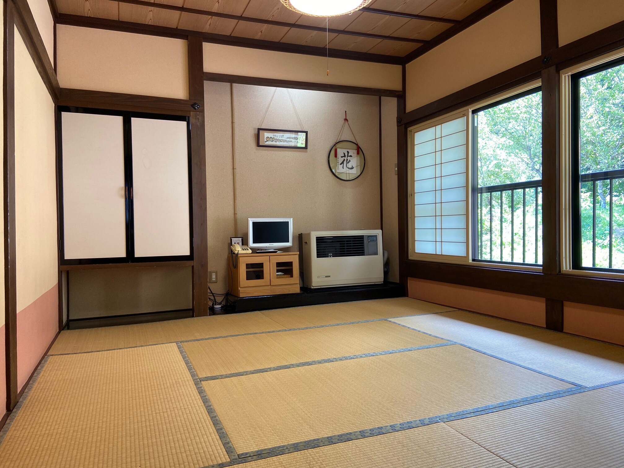 Main building 2nd floor, 8 tatami Japanese-style room "Uguisu"