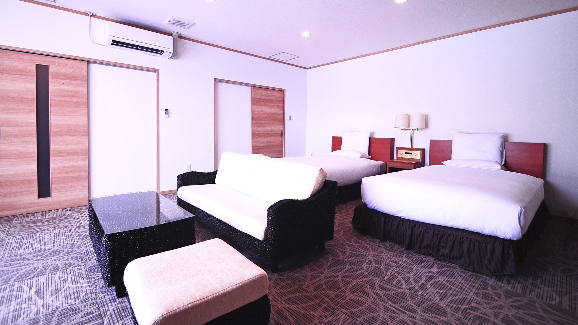 Shishimori [Basement bedroom] 2 semi-double beds, 9 tatami mats in the Ryukyu tatami room (futons available)