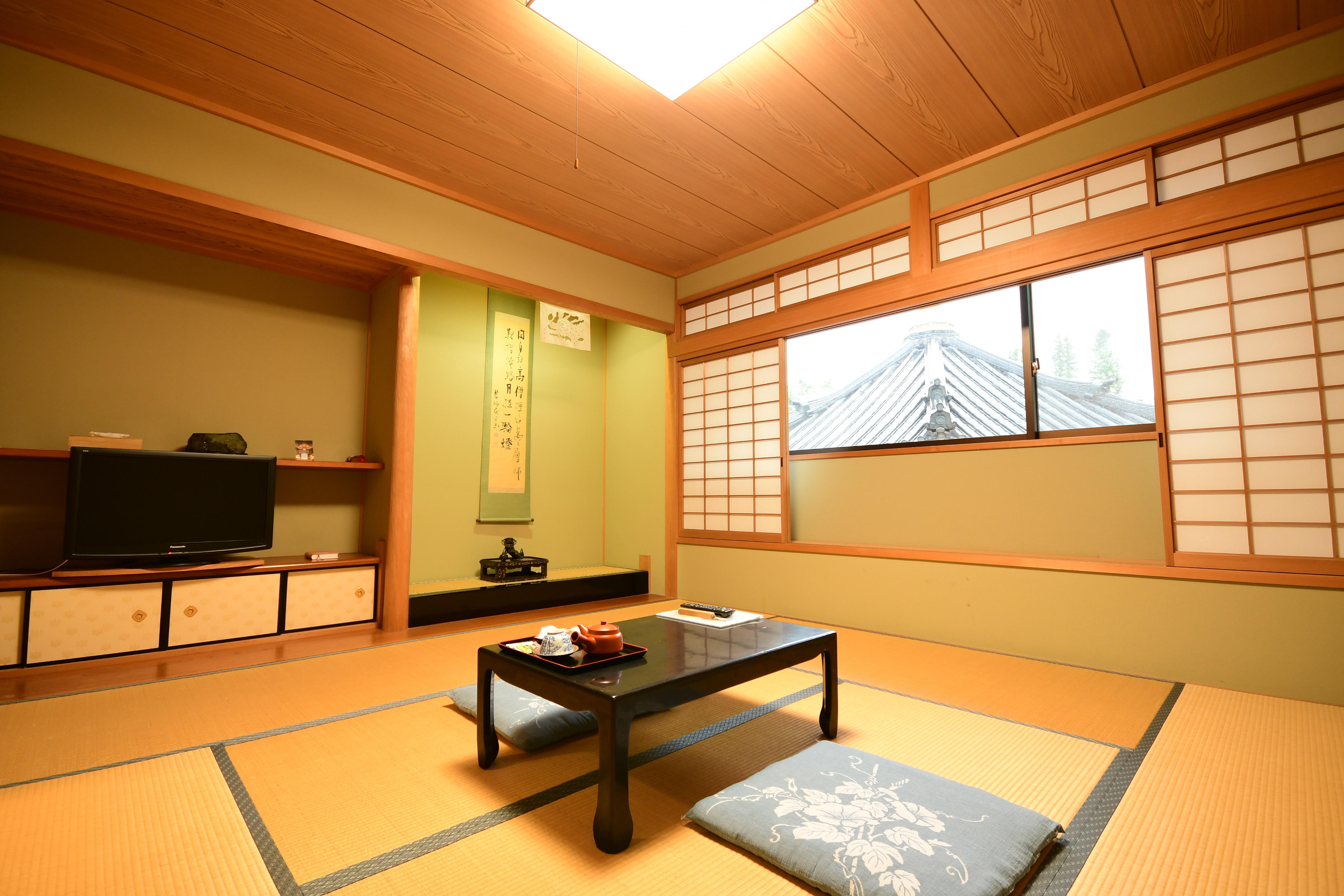 Example of a Japanese-style room (8 tatami mats) facing the garden (with toilet, air conditioner, and Wi-Fi)