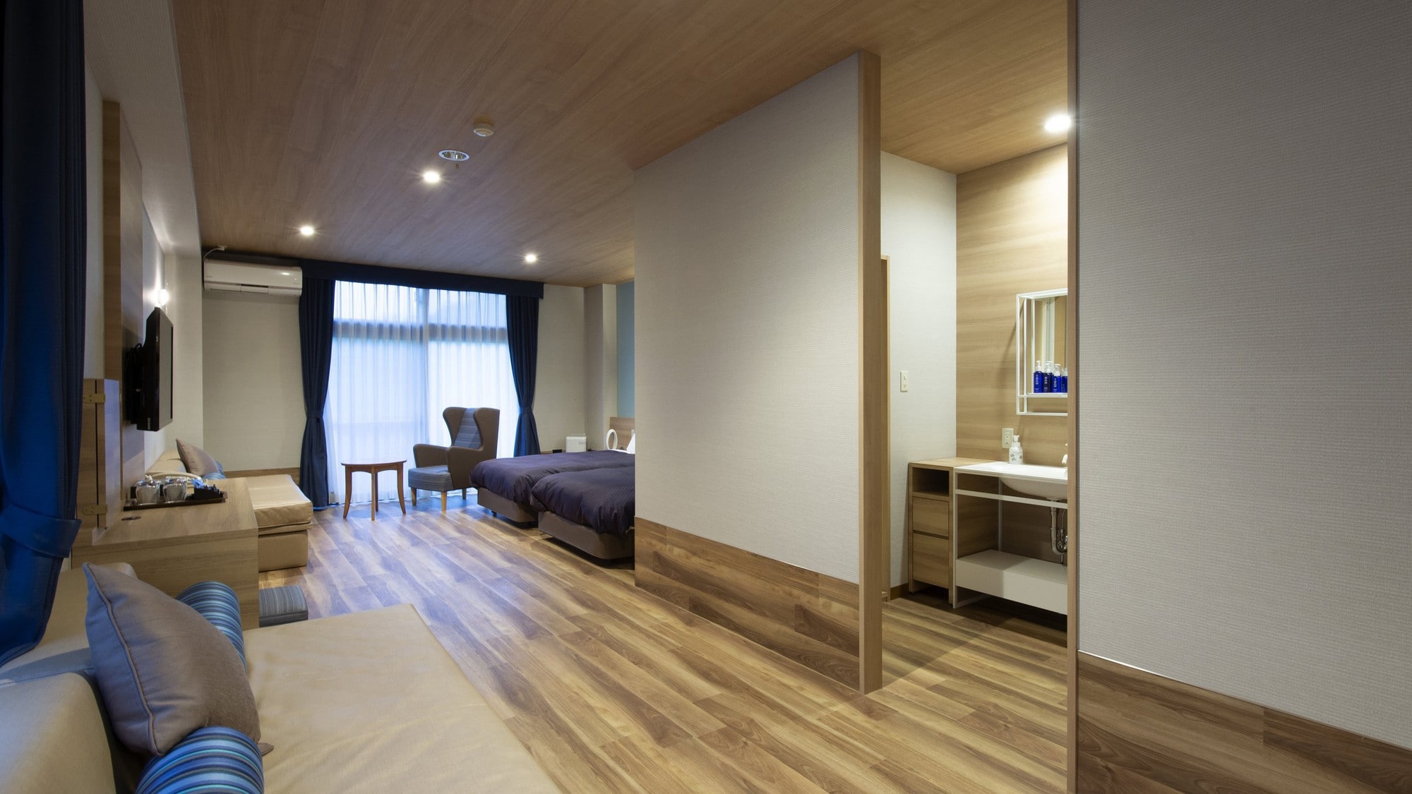 It can accommodate up to 4 people. (2 people use sofa bed)