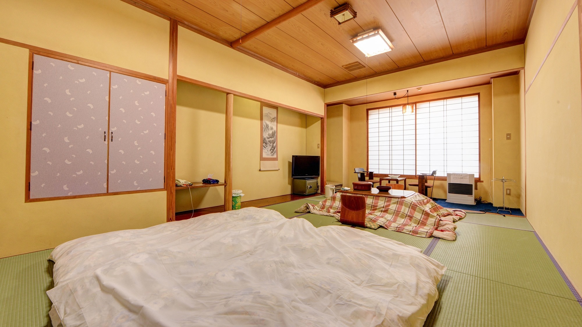 *Example of a 12 tatami Japanese-style room/Futon will be laid out in the room.