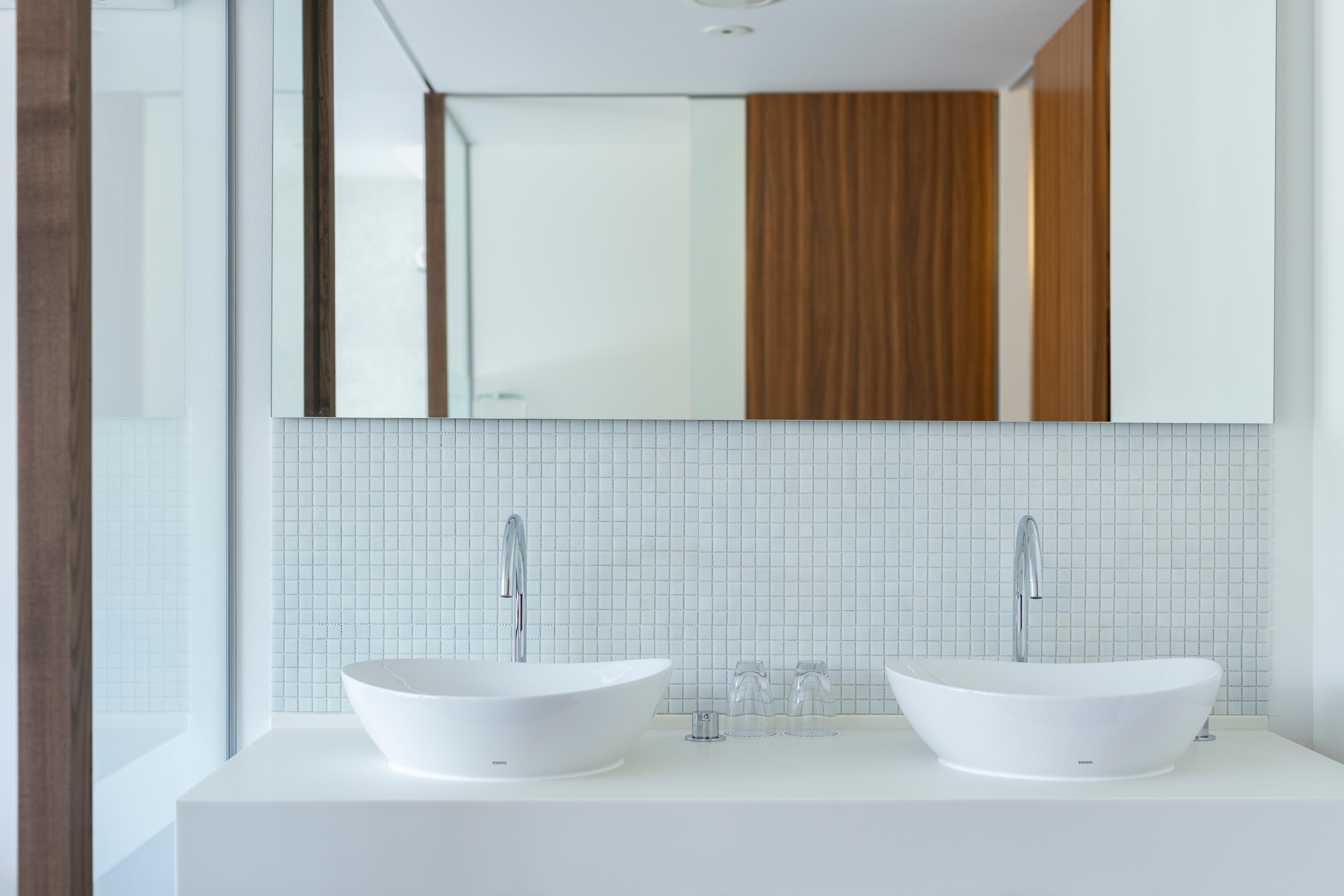 Annex, 1st floor washbasin