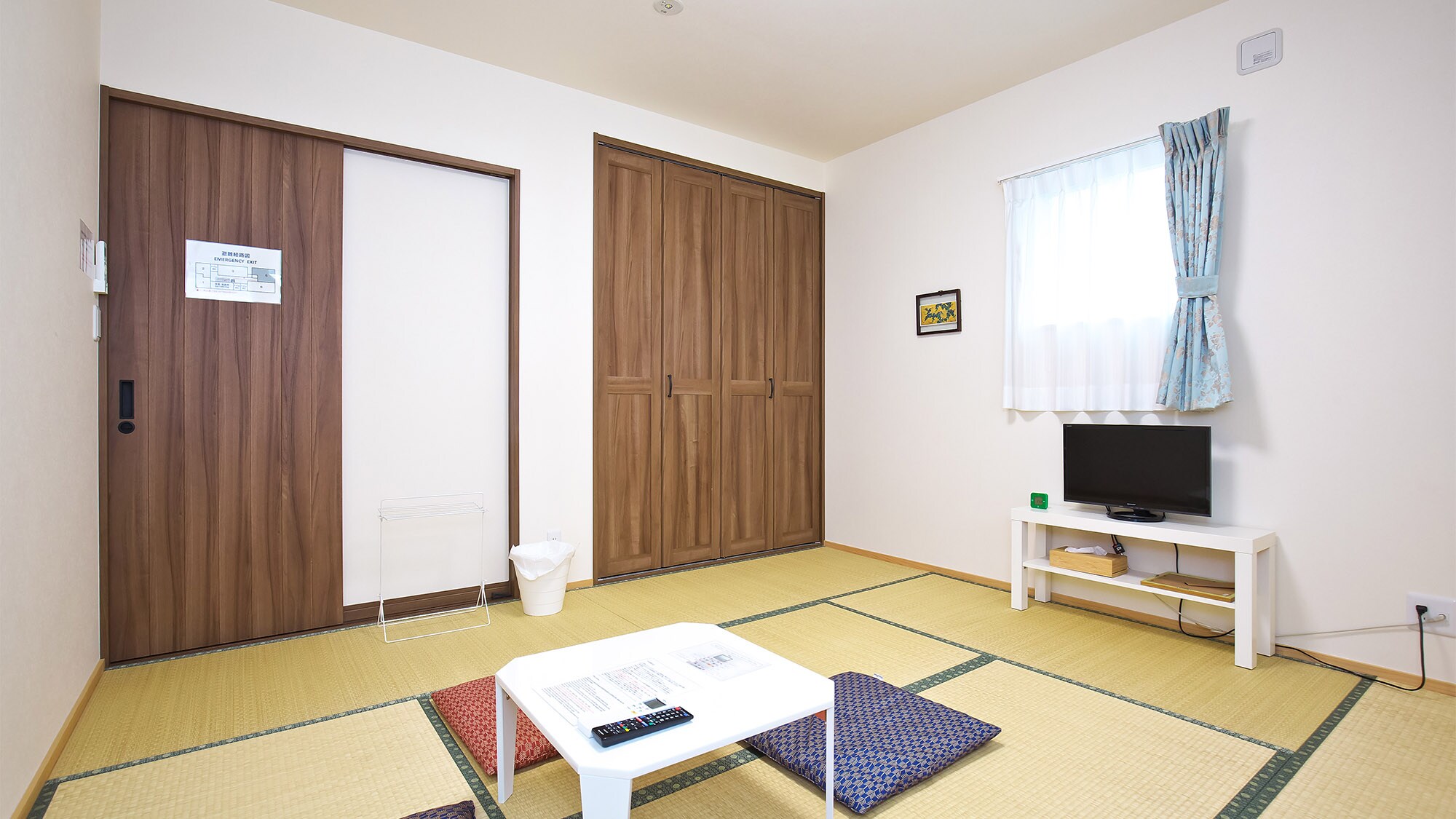 ・ <Japanese-style room for 2-4 people only 8 tatami mats> Simple and comfortable tatami room