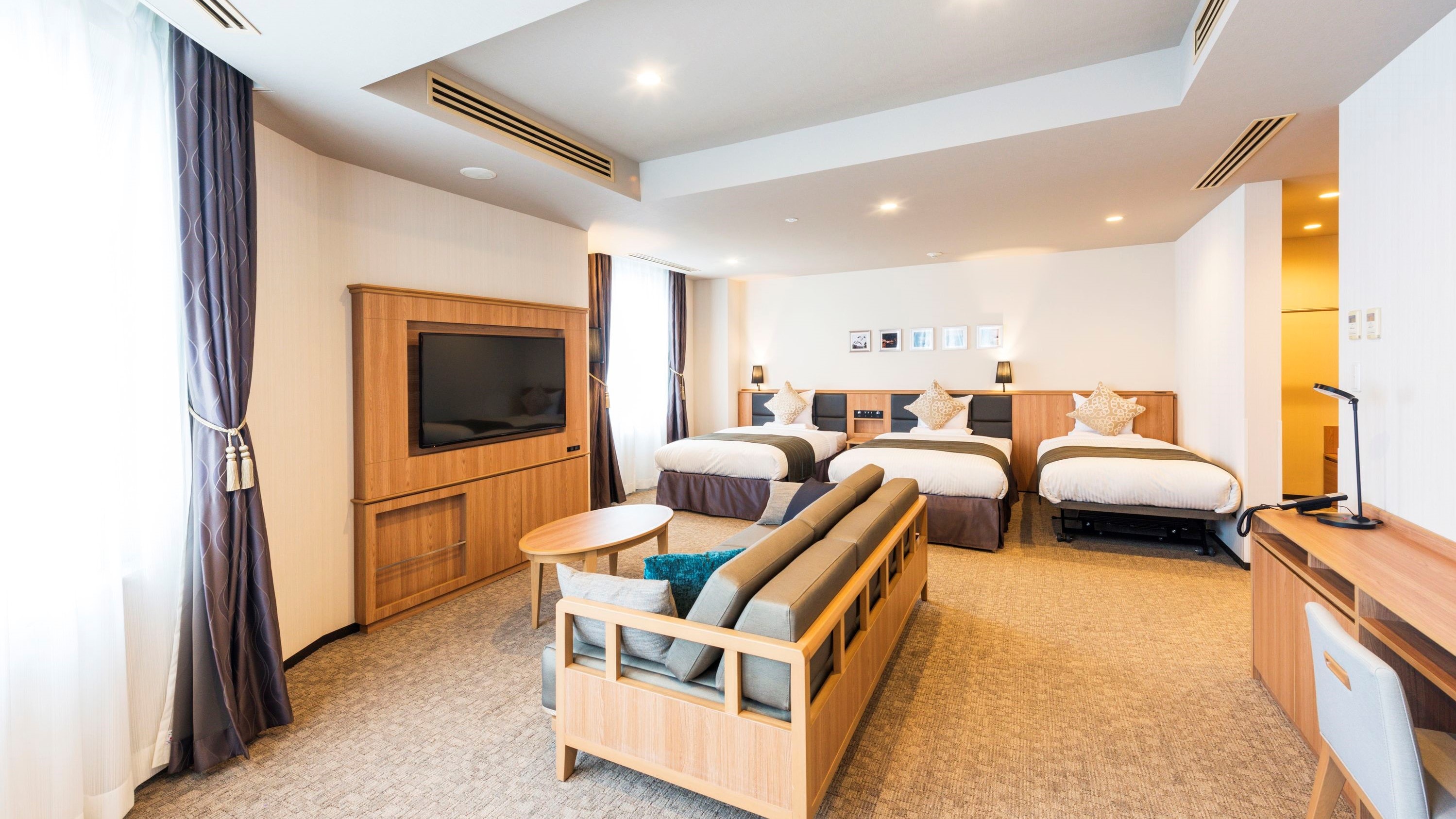 Executive twin. A special room facing the Otaru canal side. It can be used spaciously even for 3 people.