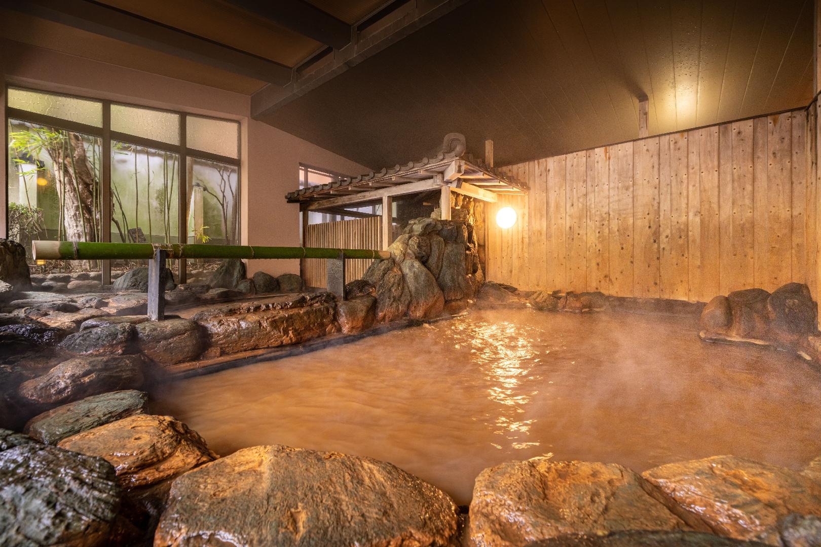Enjoy Arima's Kinsen with flowing water from the source