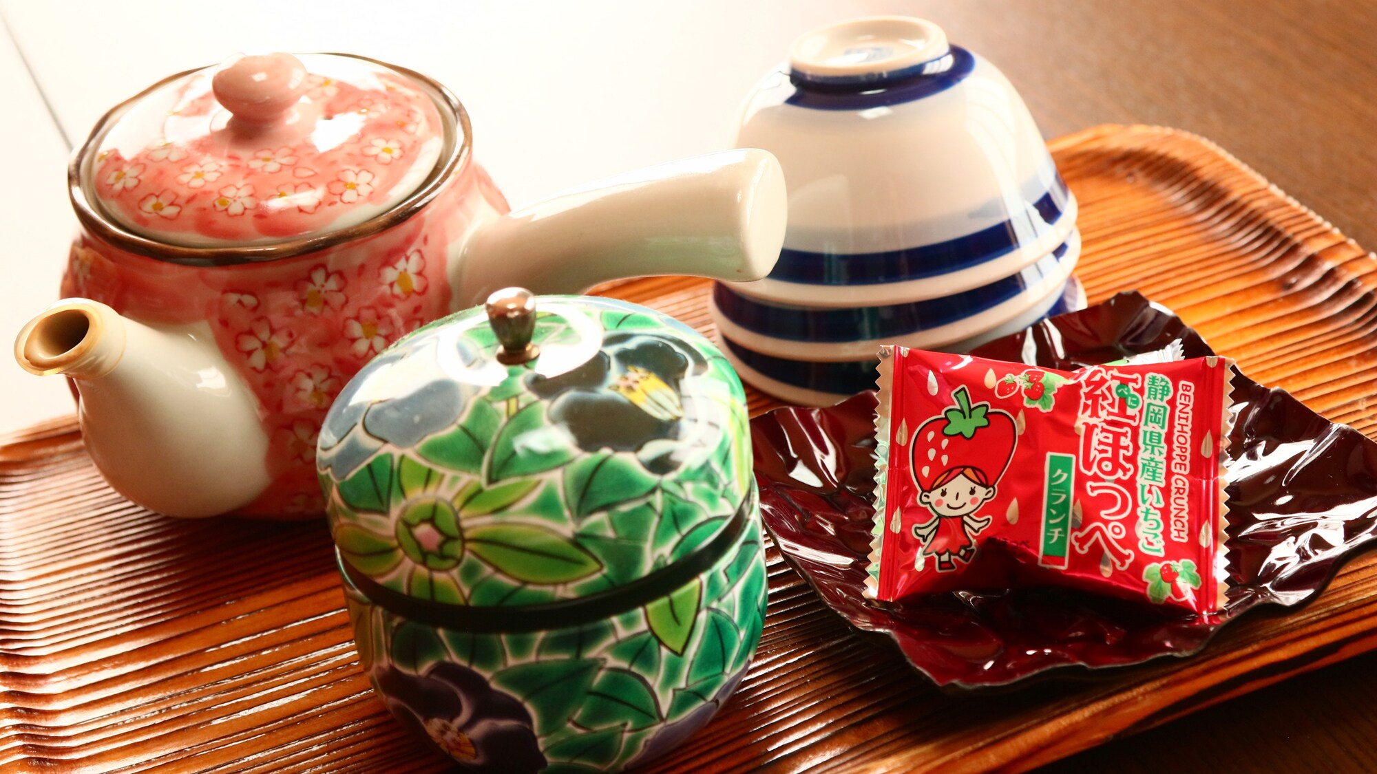 Tea and snacks are provided in each room.