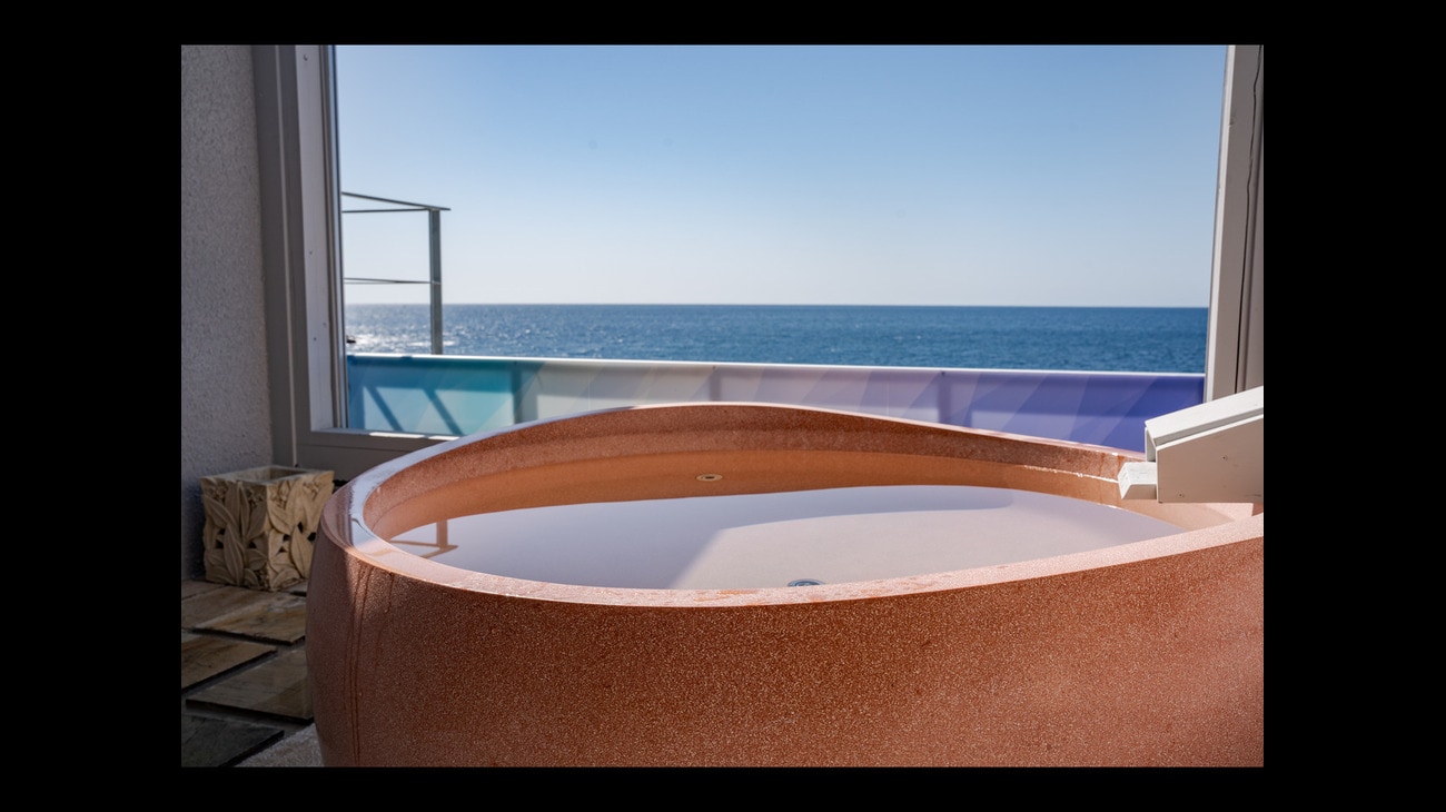 The horizon from the open-air bath