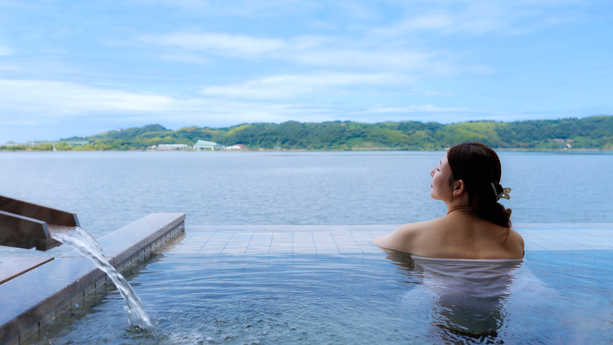 【備前1.2.3.5‐露天風呂】まるで湖と空に溶け込むような、絶景にひたるひとときを。