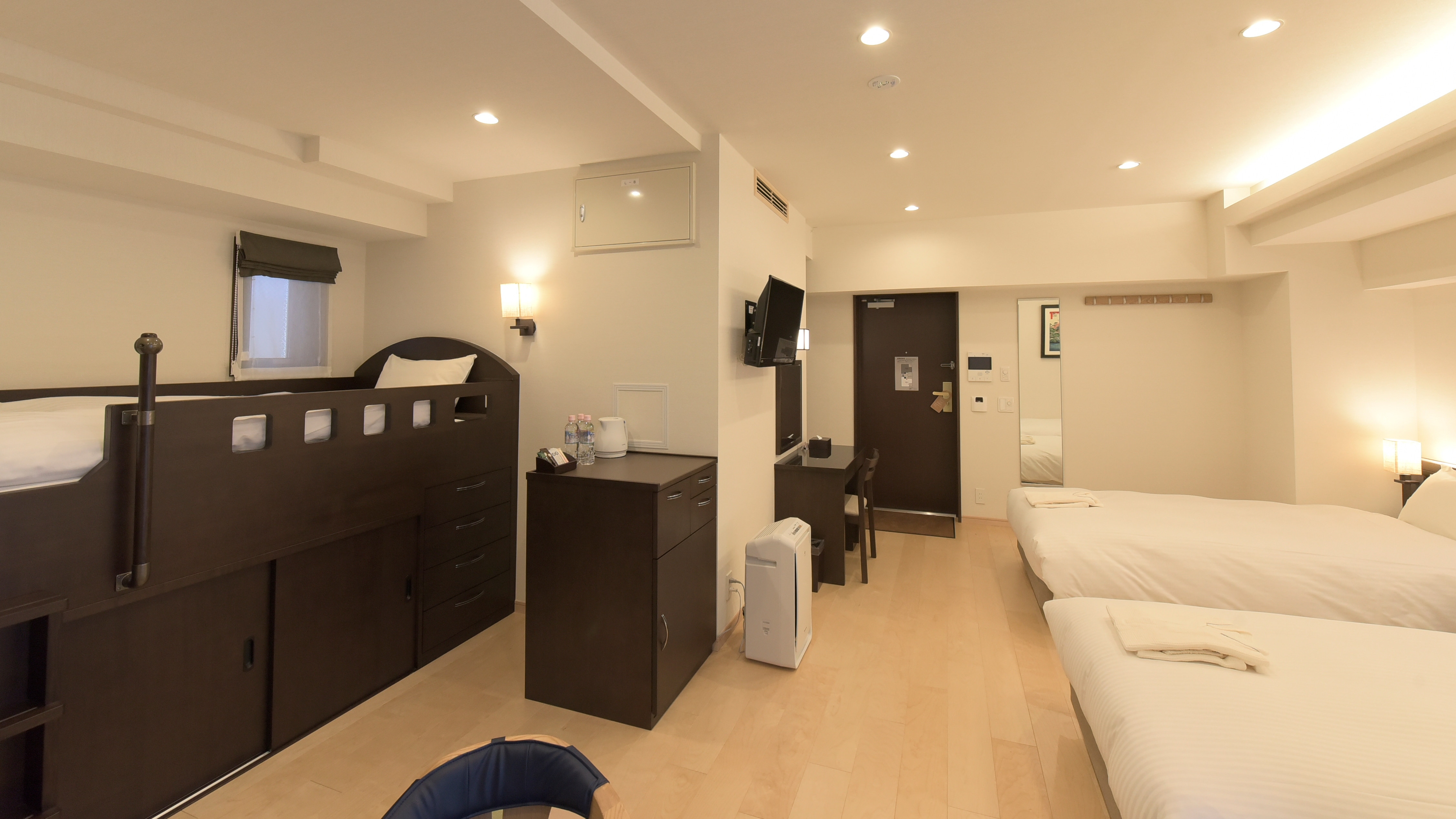 Overall view of Japanese and Western rooms