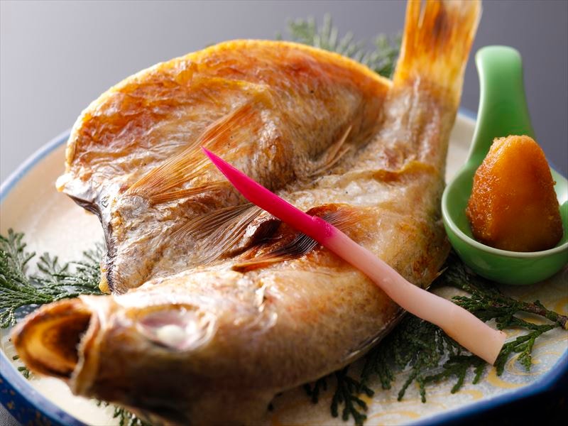 Cá mú hồng nướng muối