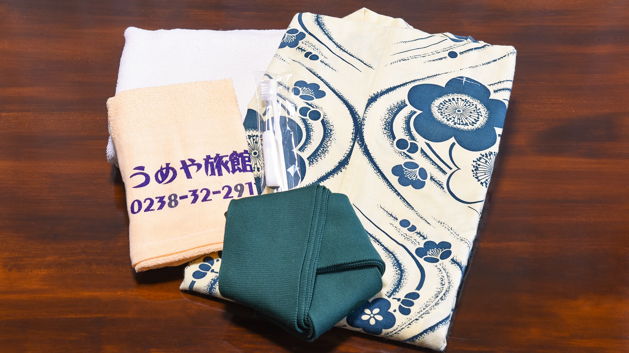 [Example of amenities] Plum-patterned yukata designed by the fifth owner