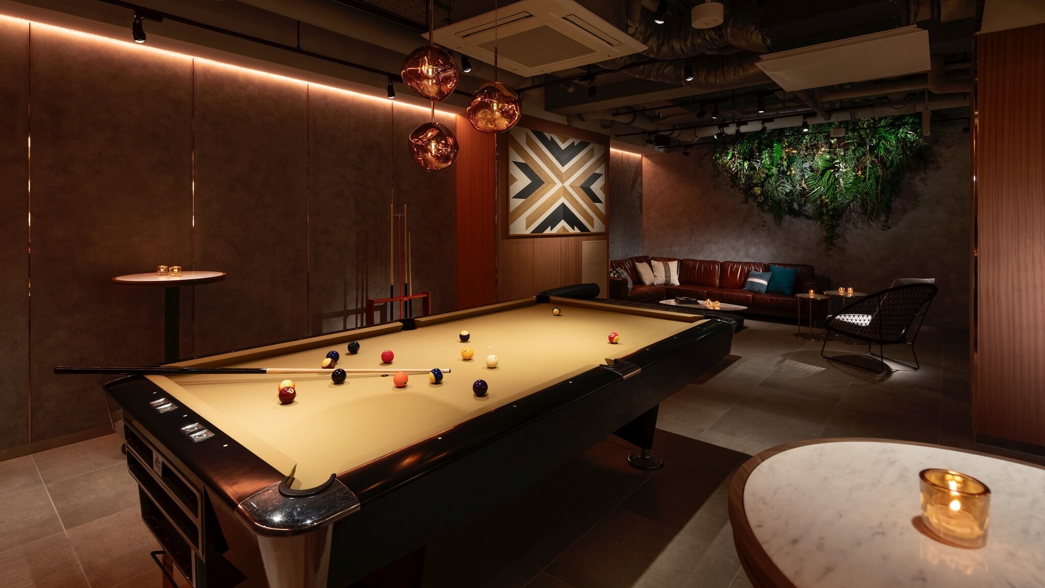 ■ A 24-hour billiard set up on the 2nd floor