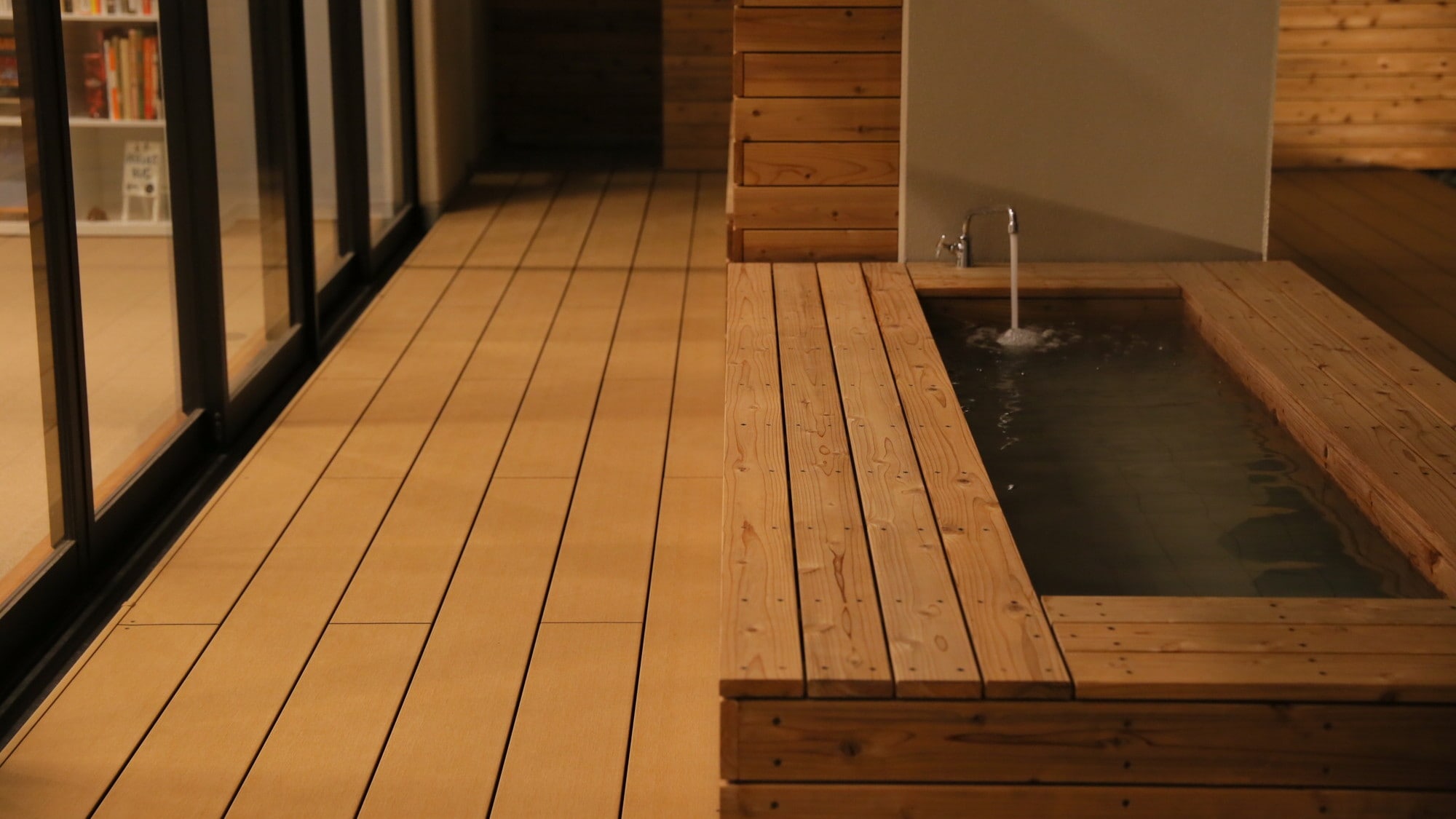 A hot spring terrace that you can easily use