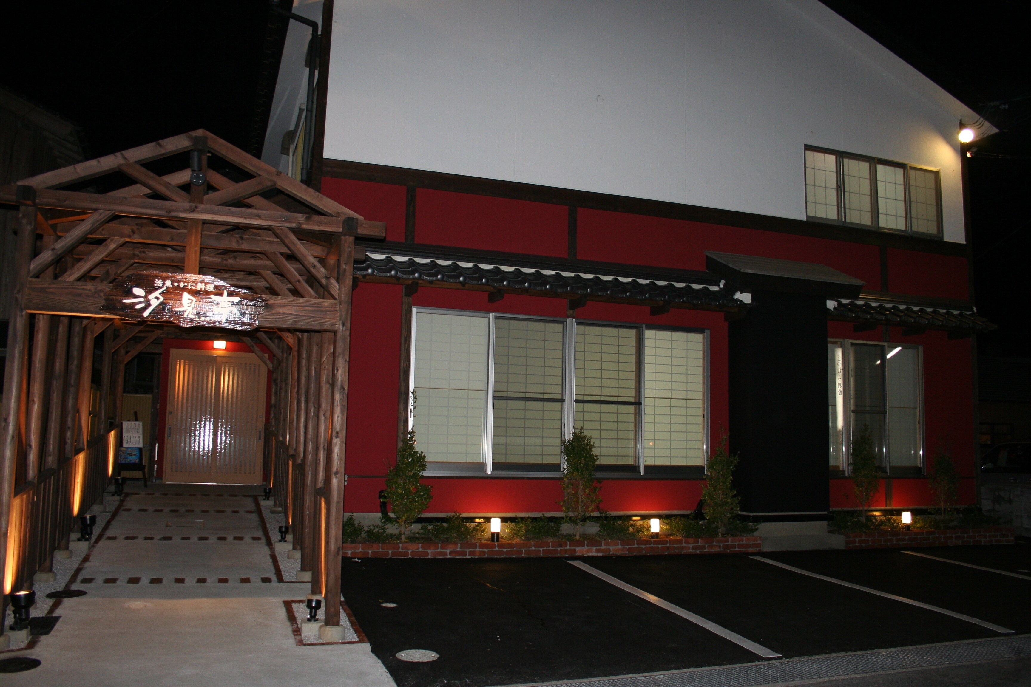 Exterior (night)