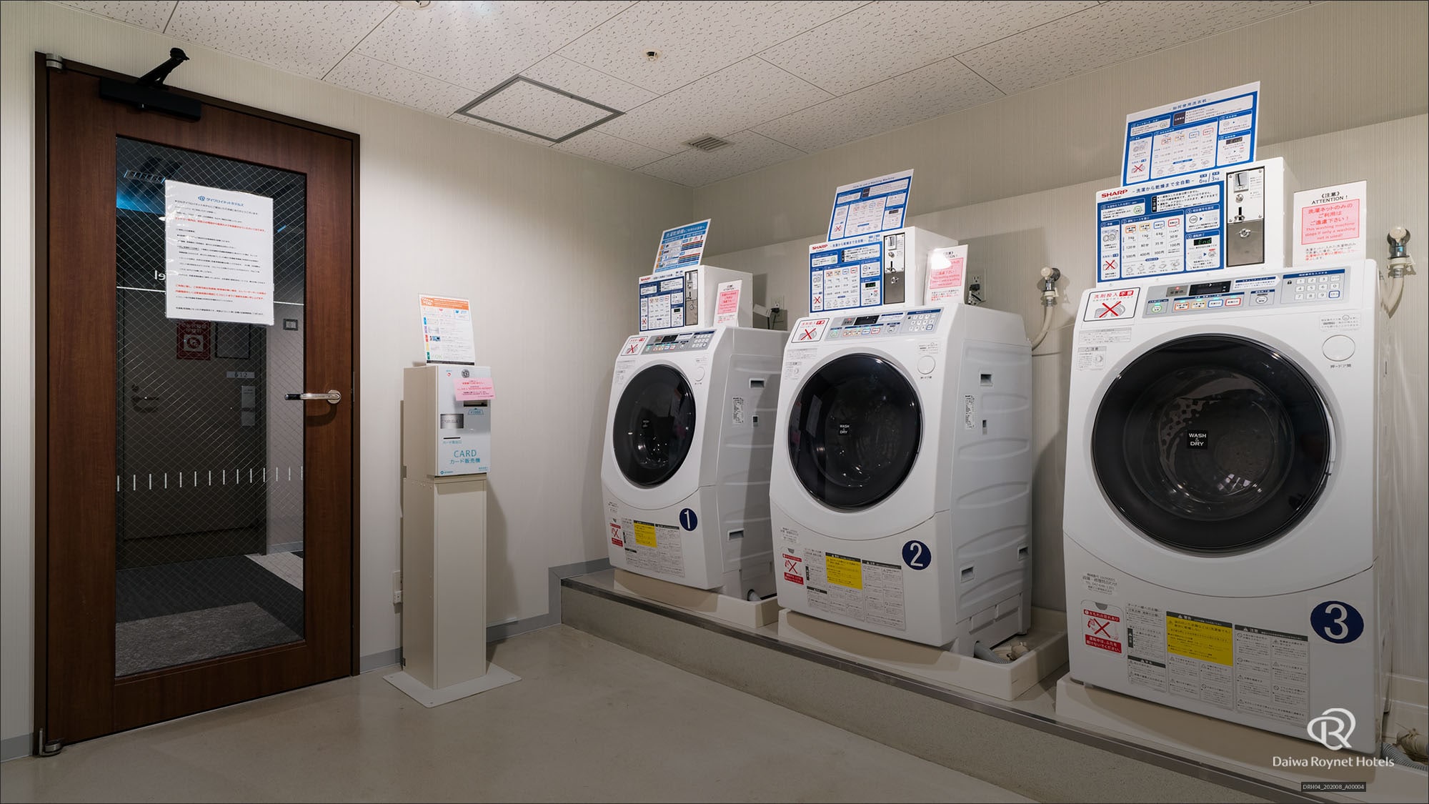 Coin laundry (6th floor)