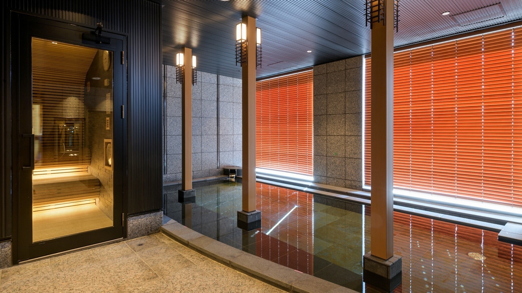 [Wa Onsen] Một suối nước nóng của Nhật Bản được trang bị phòng xông hơi "Ai". Bếp xông hơi được sử dụng là bếp "ZIEL" của METOS.