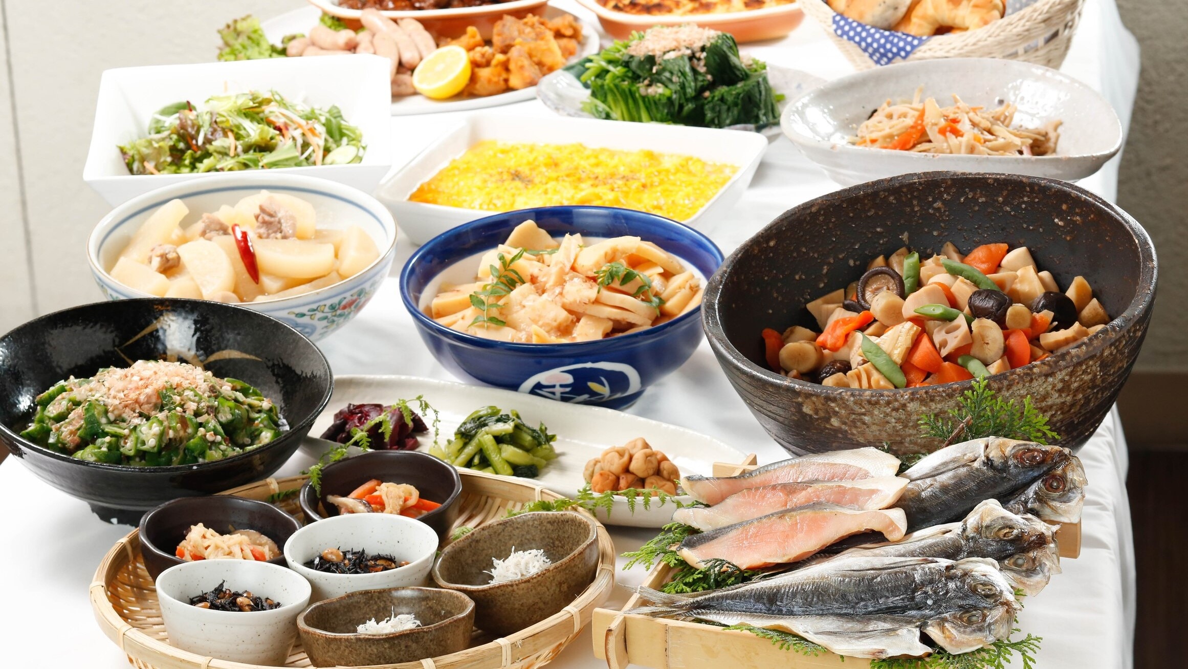 Bữa sáng tự chọn kiểu Nhật và phương Tây