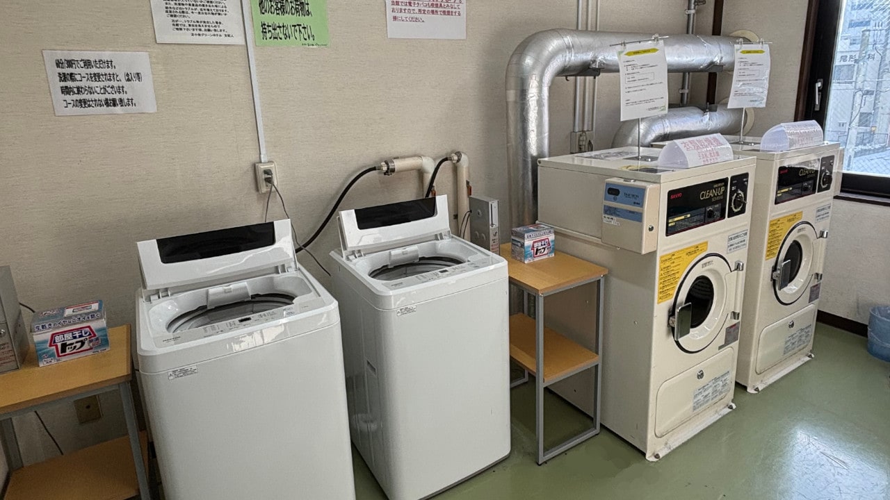 二樓有投幣式洗衣房