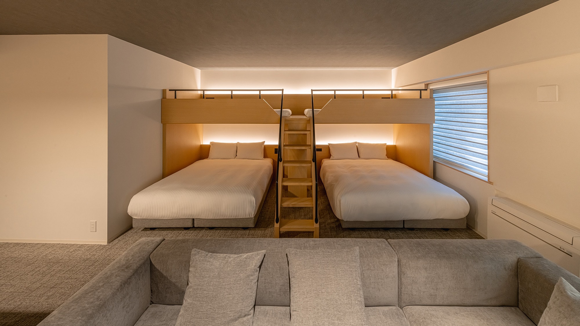 Family Suite: Equipped with two beds and two loft beds, it can accommodate up to six people.
