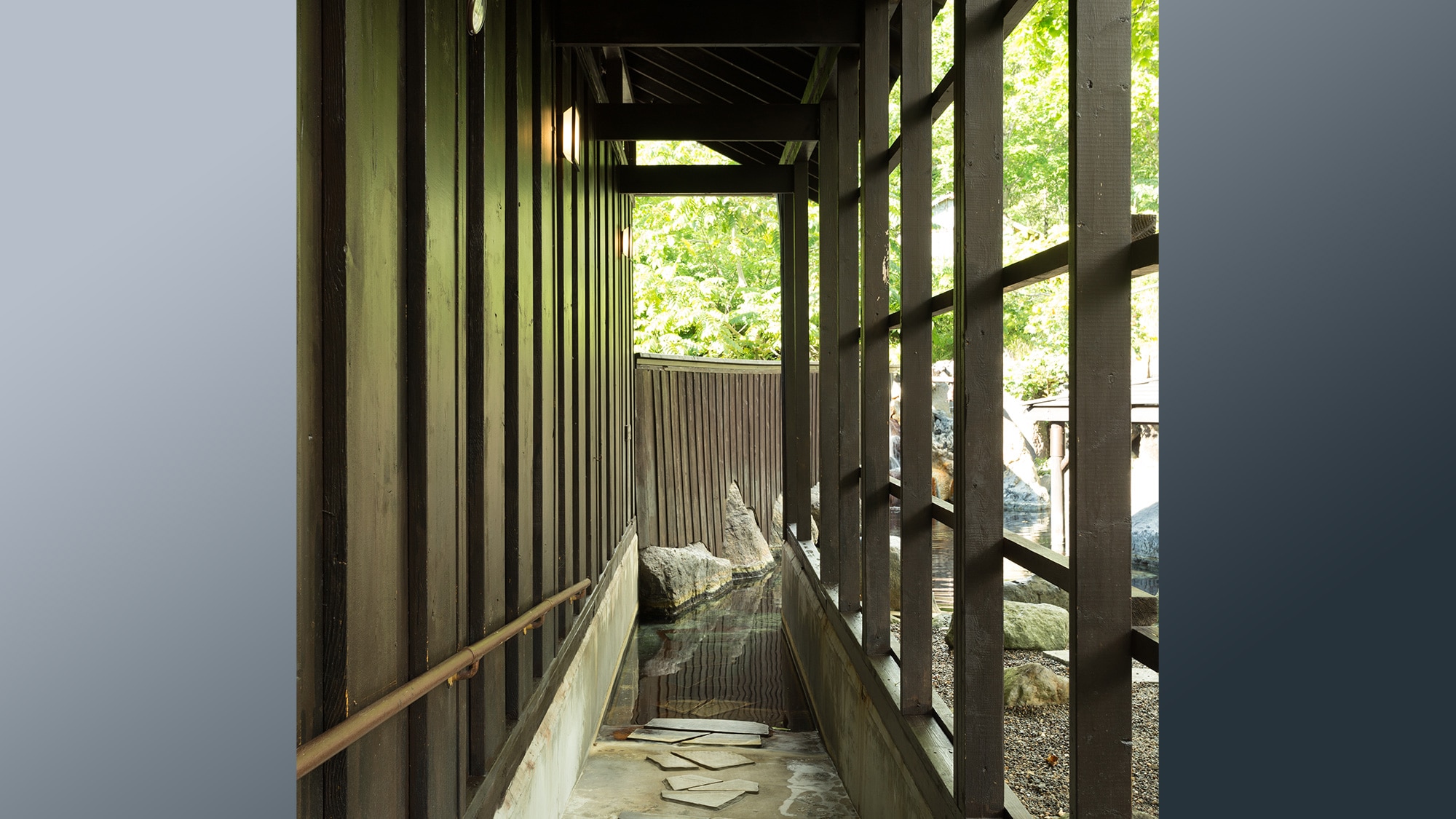Approach to the open-air bath
