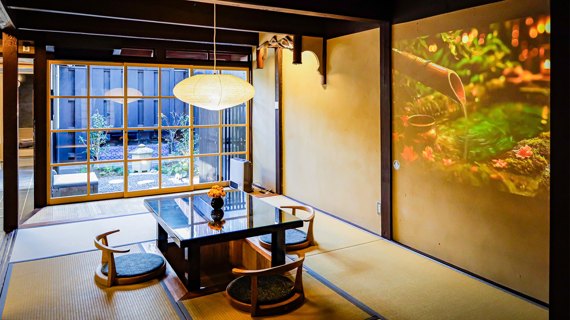 ・[1st floor: Tatami room] An inn that weaves together the extraordinary. Enjoy a luxurious time experiencing the Japanese aesthetic sense.