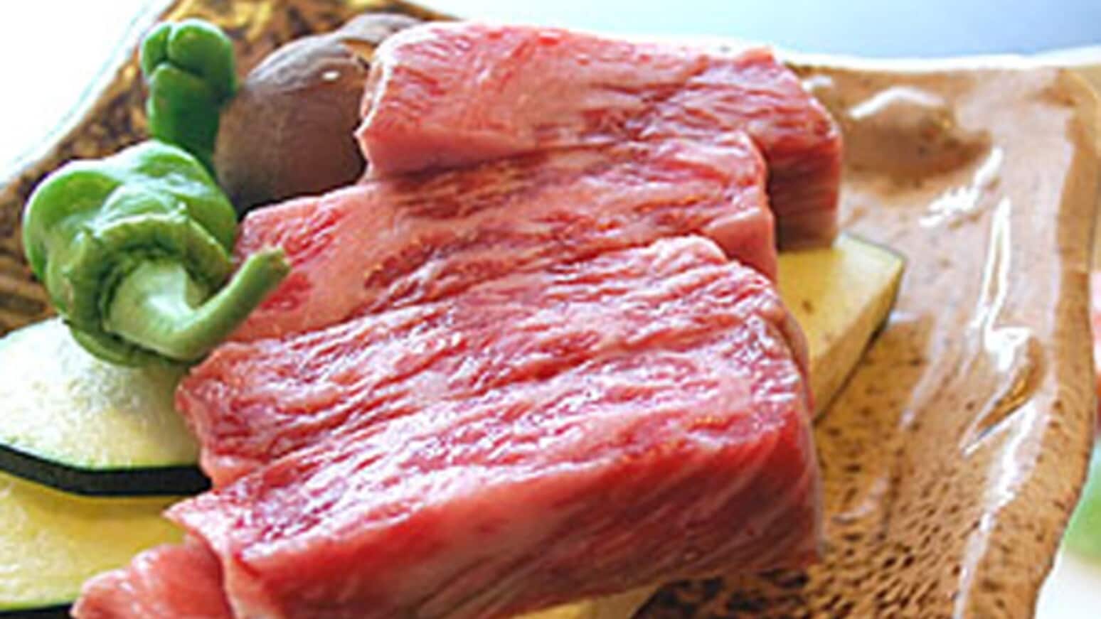 [Supper] Pottery grilled with local Omi beef is popular
