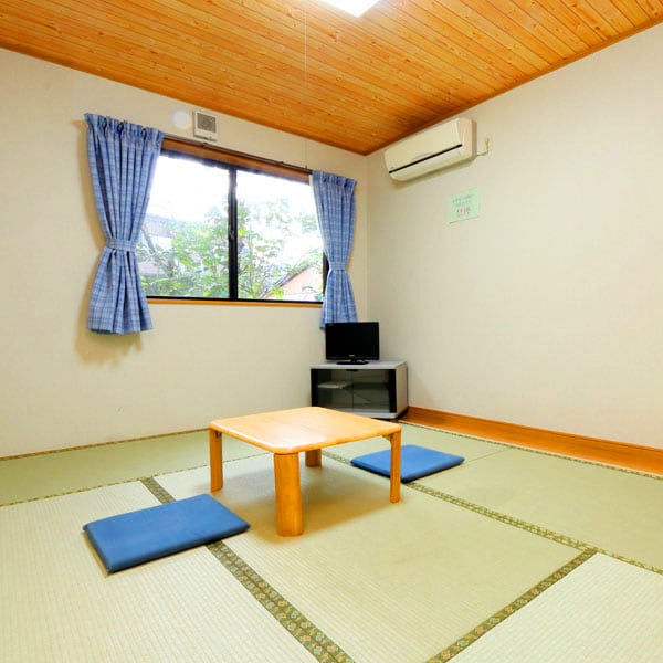 [6 tatami mat Japanese-style room in the annex] This Japanese-style room is the perfect size for a solo or double trip. Enjoy a relaxing time.