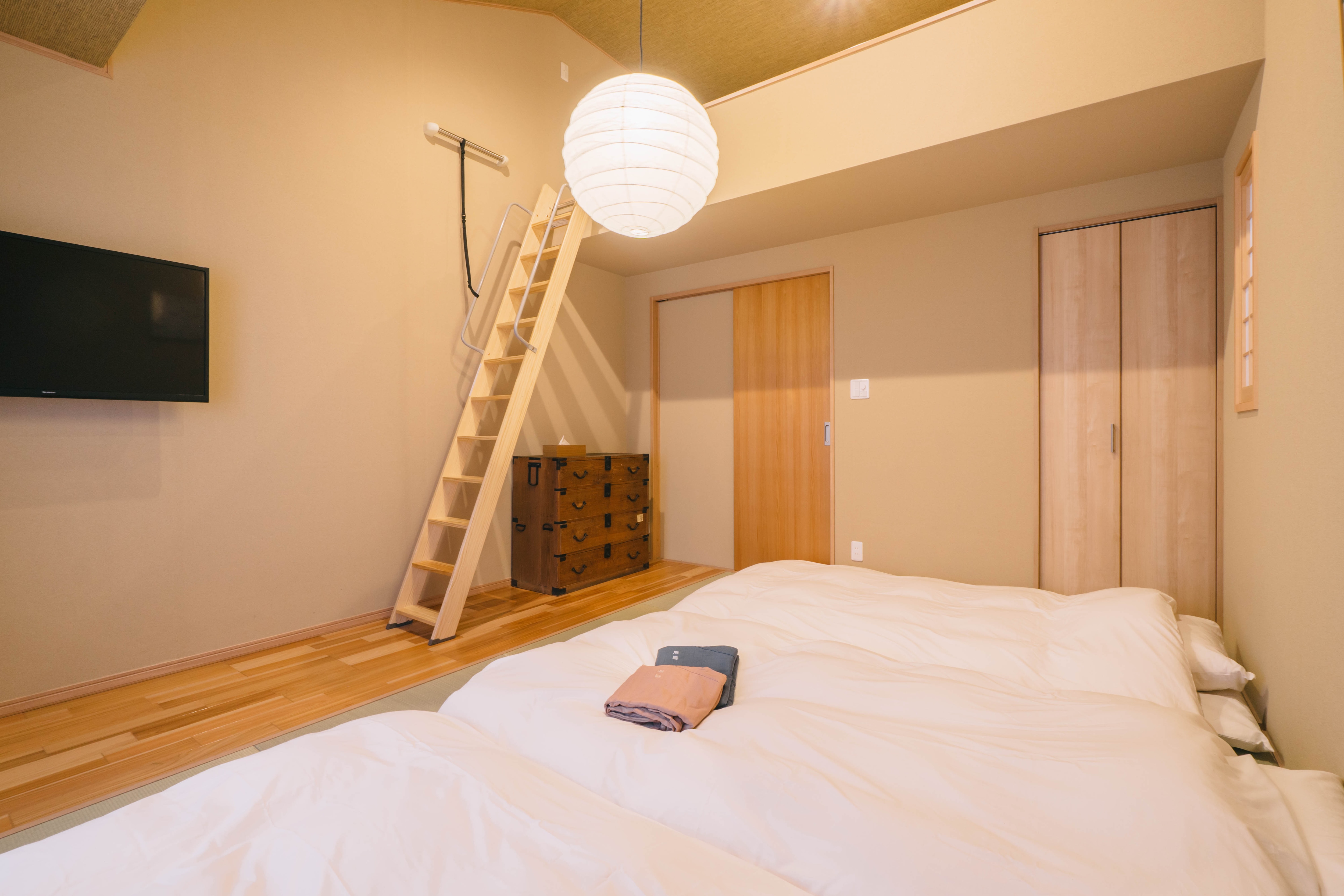 Japanese-style room