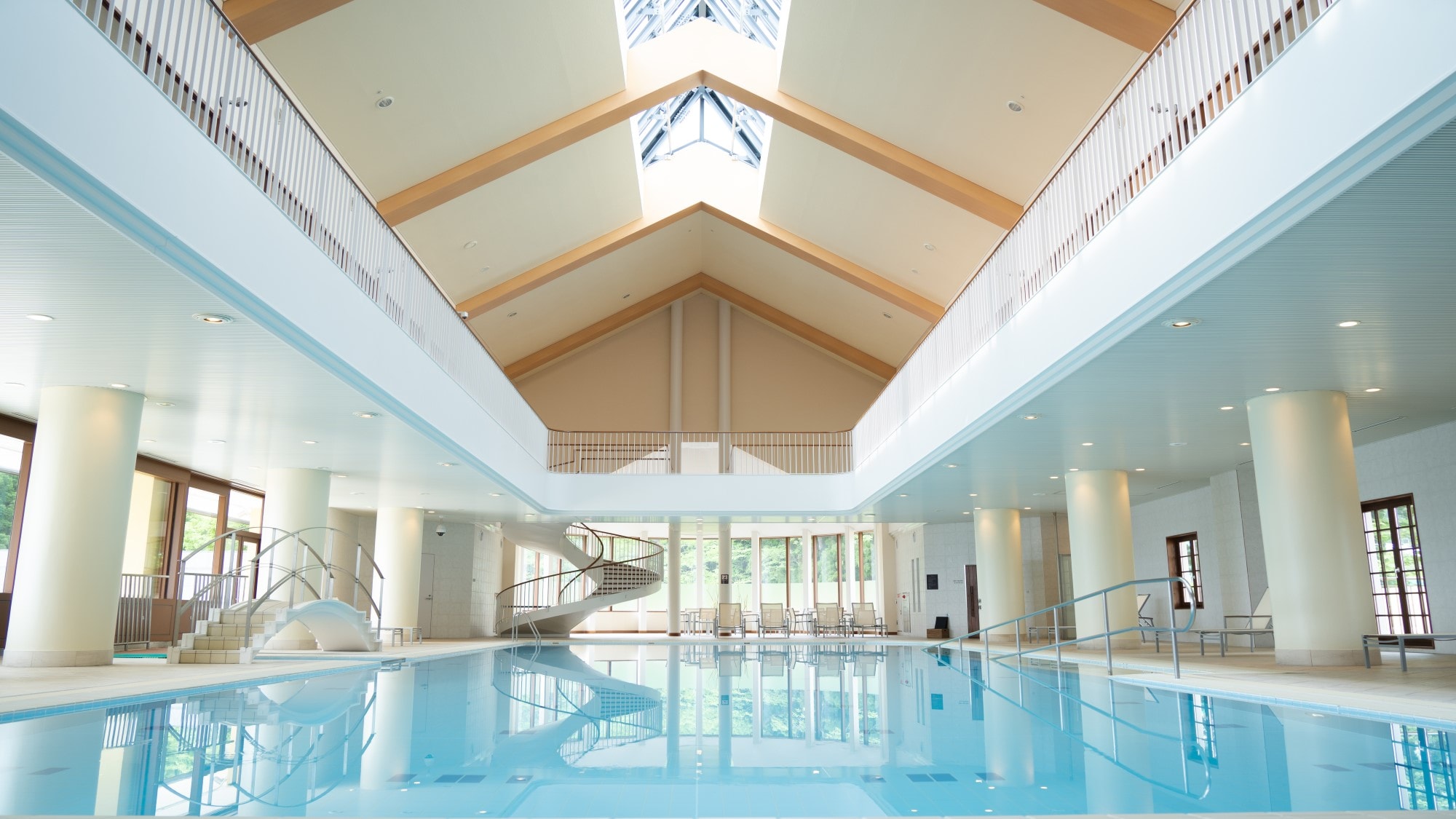 Starry sky pool (indoor)