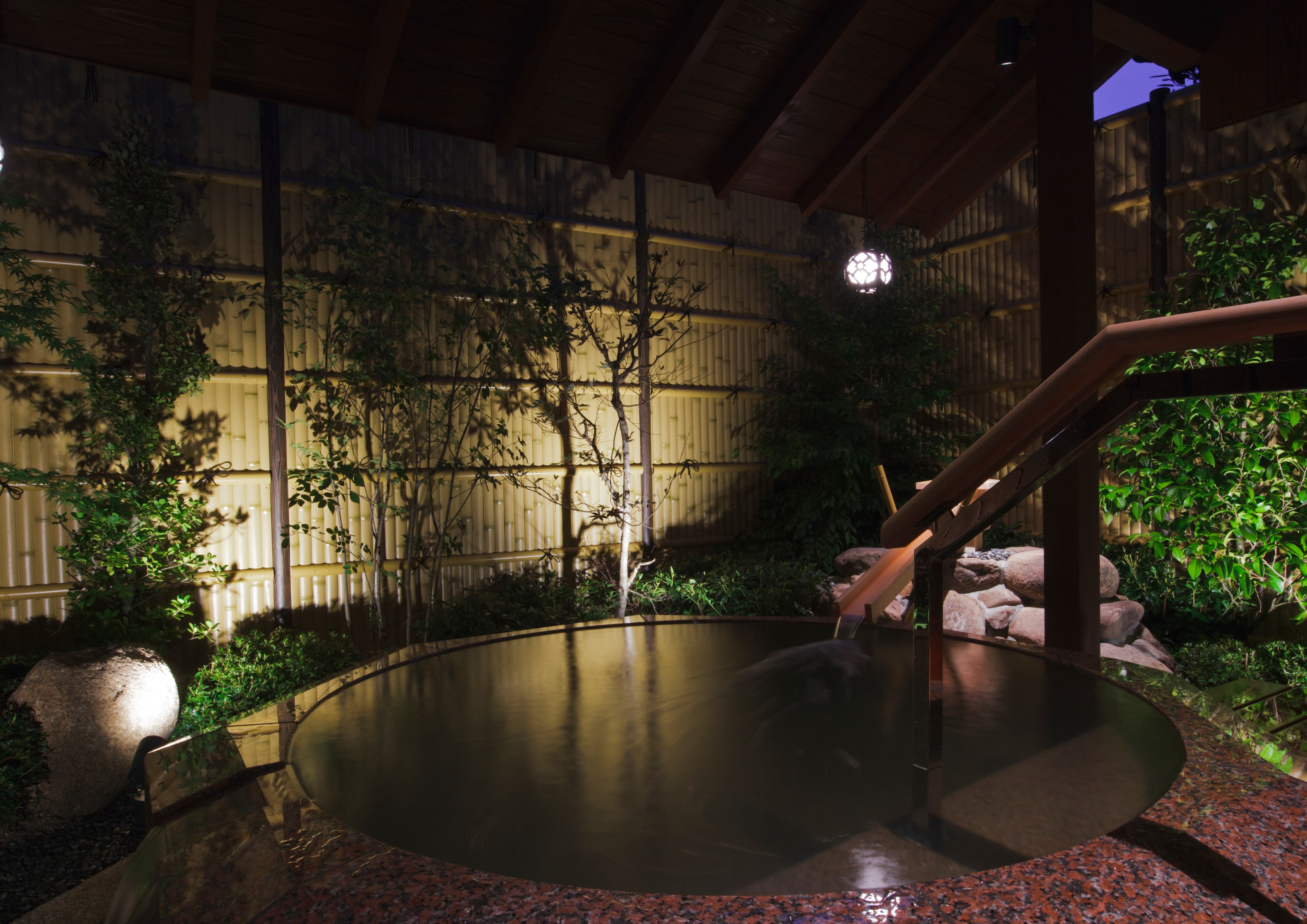 大浴場、獨立浴池「Ujo」內的露天浴池