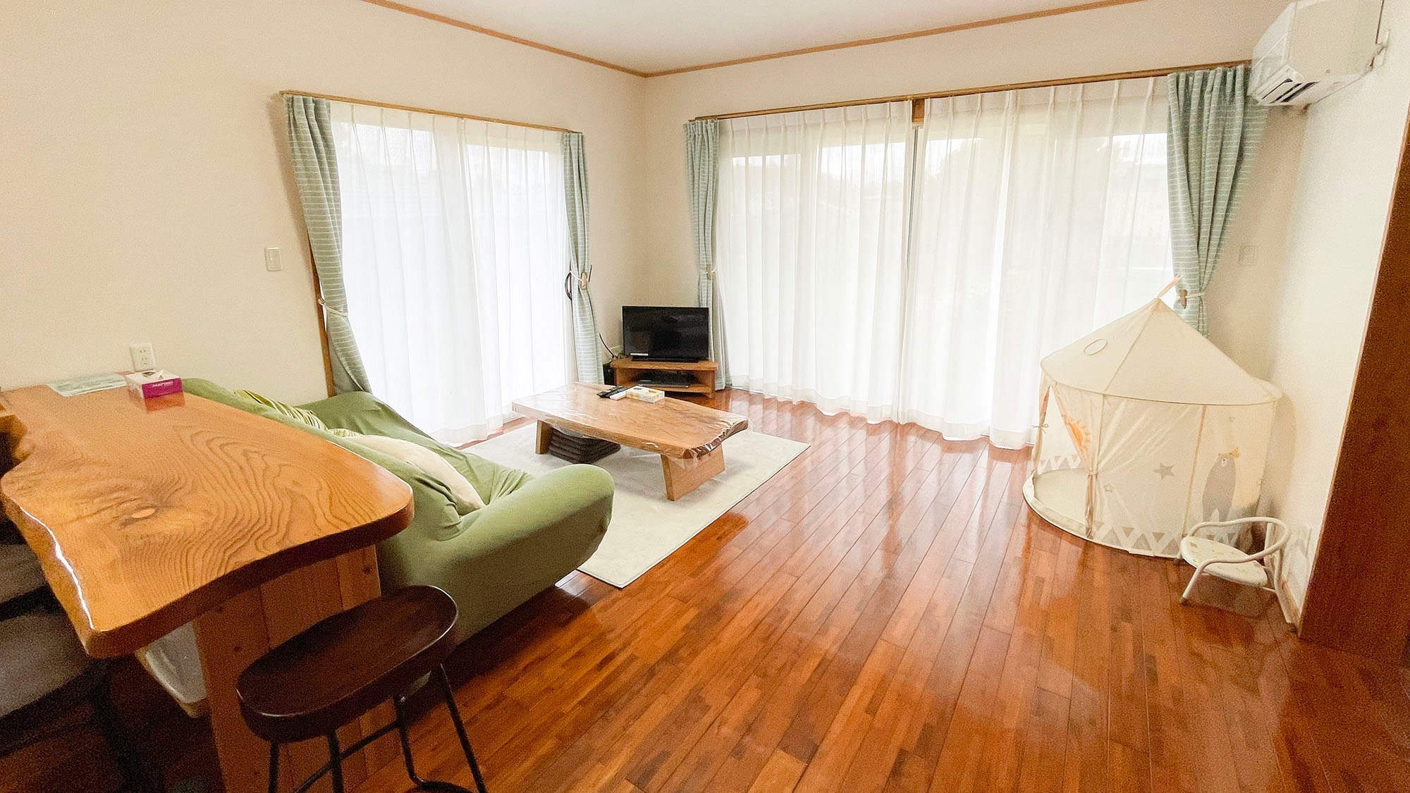 ・【리빙】아트홈인 넓은 리빙은 가족이나 친구와 보내는 휴식의 공간