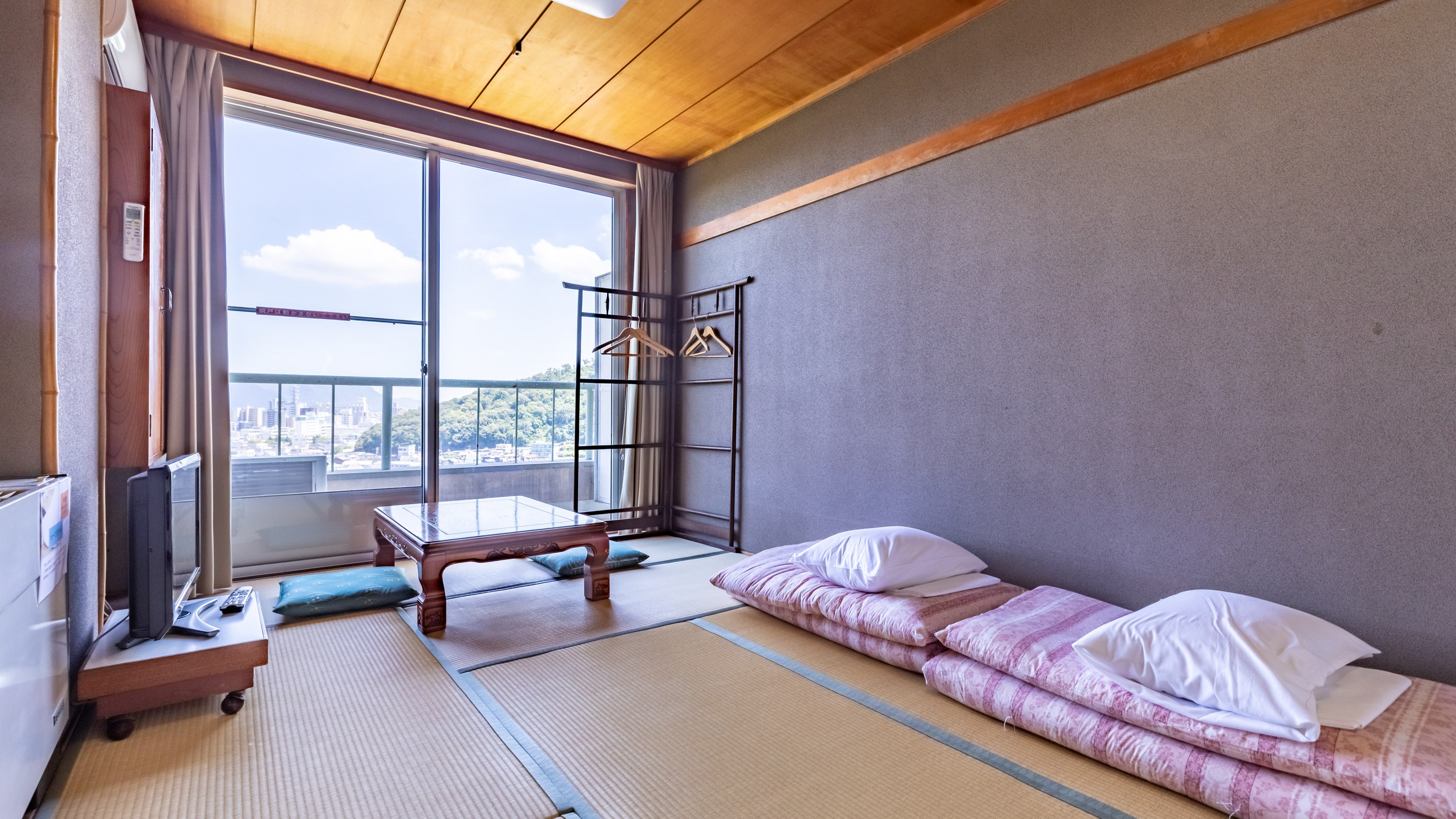 [Non-smoking] Japanese-style room for 1-2 people (shared bathroom and toilet)