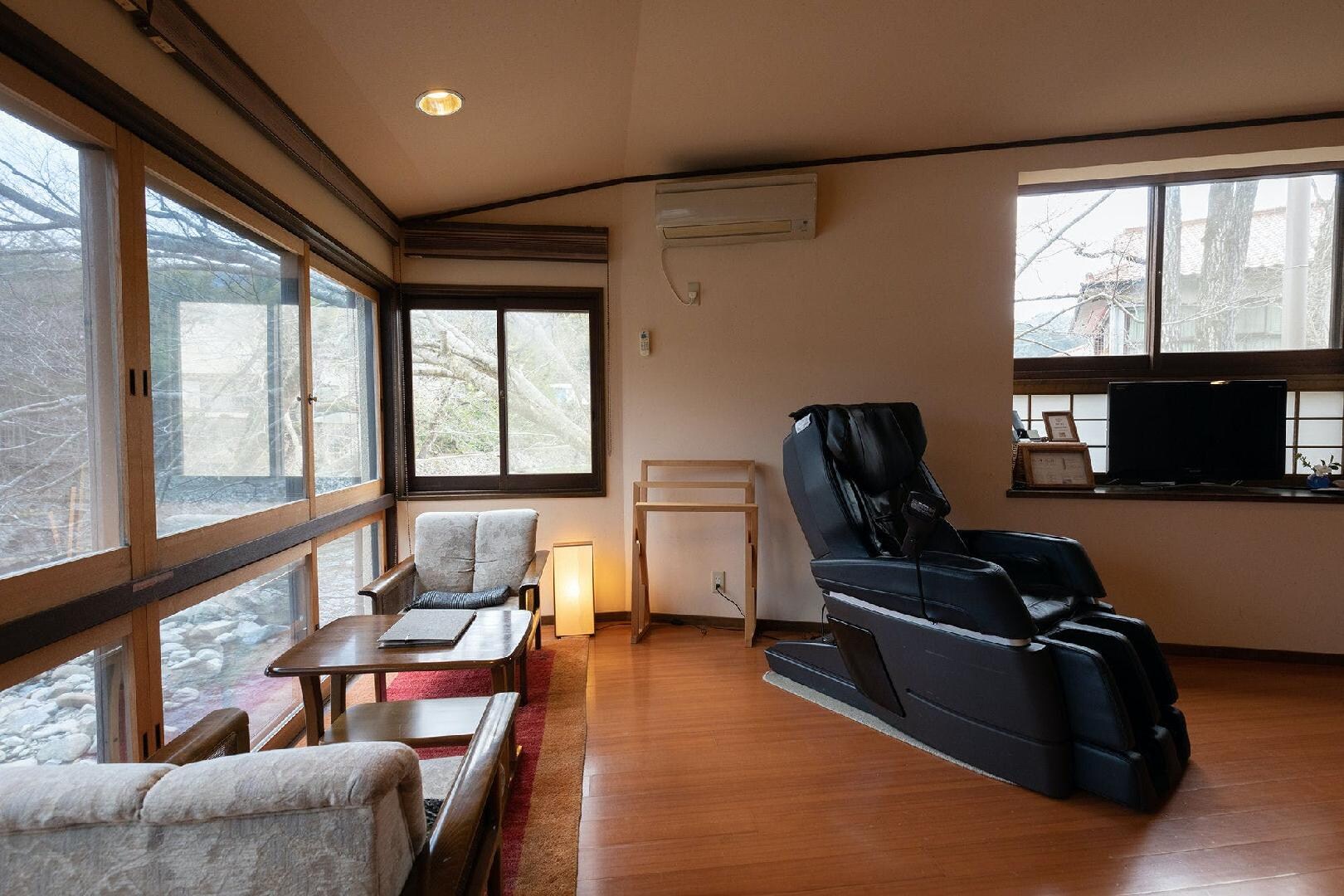 Japanese modern Western-style room with massage chair