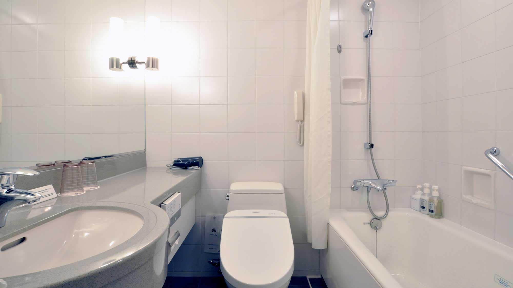 [Deluxe Single] Bathroom.jpg