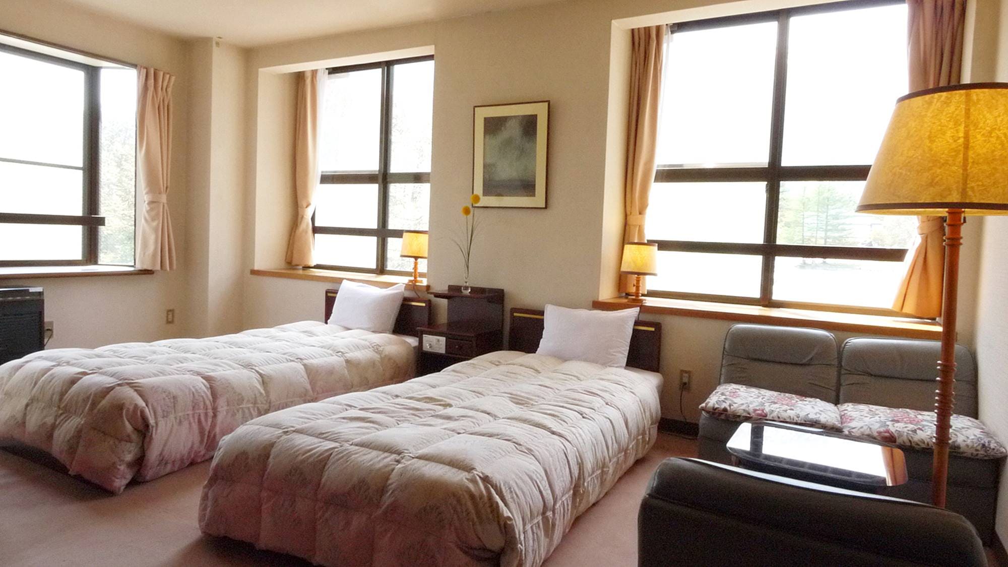 *Kamar twin bergaya Barat/[Terbatas untuk satu grup per hari] Kamar bergaya Barat kami memiliki sedikit nuansa dongeng, seperti rumah pensiun♪