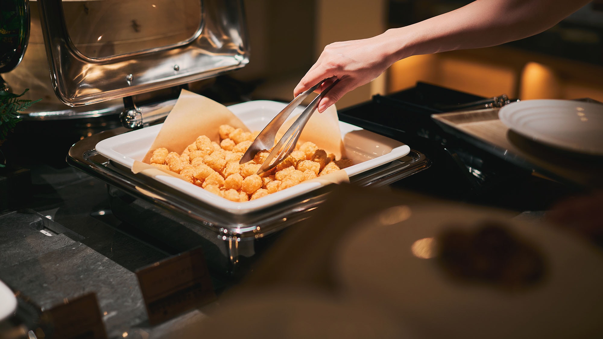 [Breakfast] Eat hot food while it's still hot.