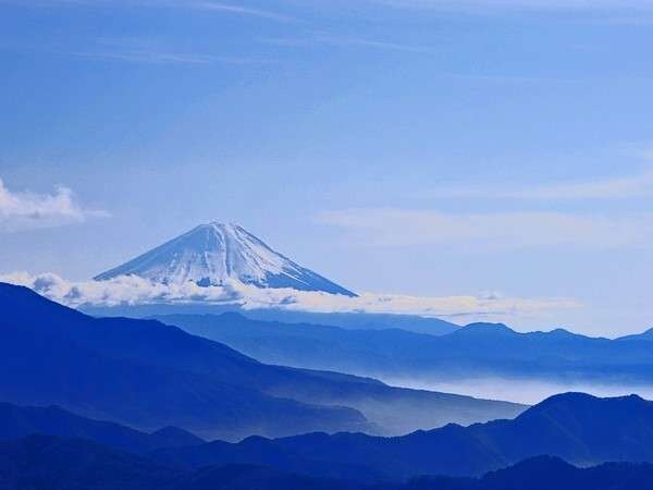 Gunung Fuji dilihat dari kamar tamu. Pemandangan luar biasa lebih dari 1400m di atas permukaan laut.