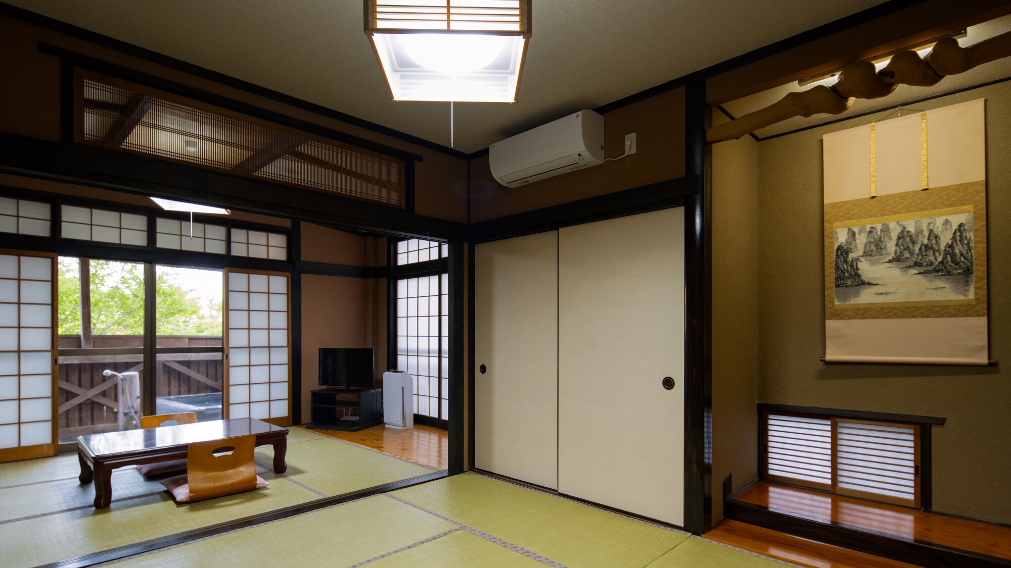 An example of a guest room with an open-air bath (8-16 tatami mats) Relax in the hot spring and then relax in your room.