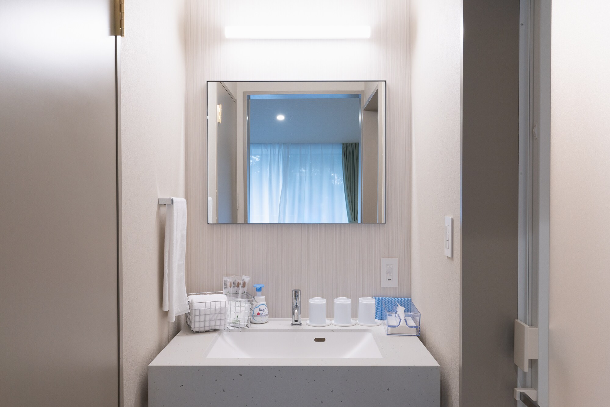 Wash basin (Deluxe room)