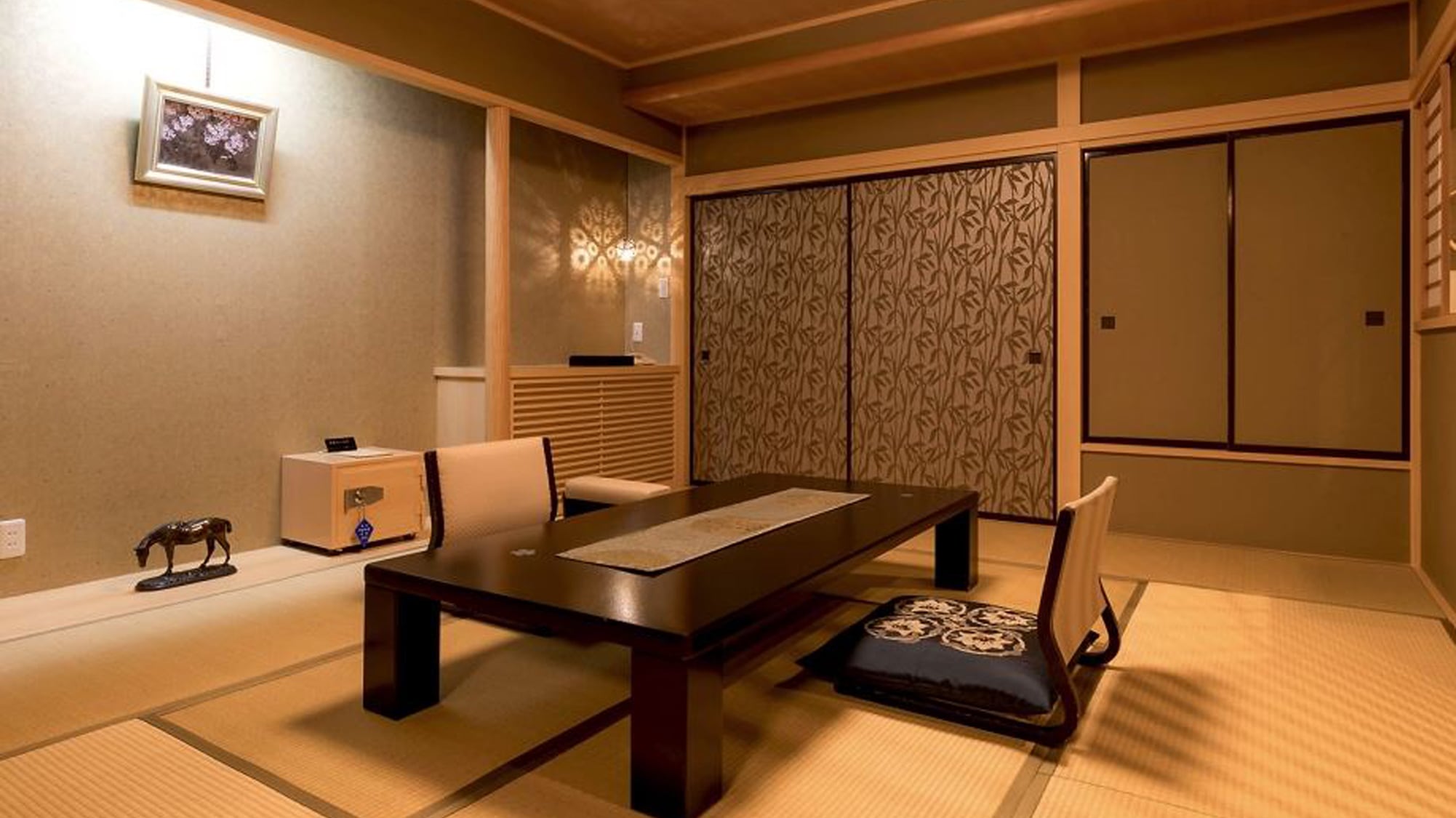 [Japanese-style room 10 tatami mats] Sakuraya's standard guest room (Random)