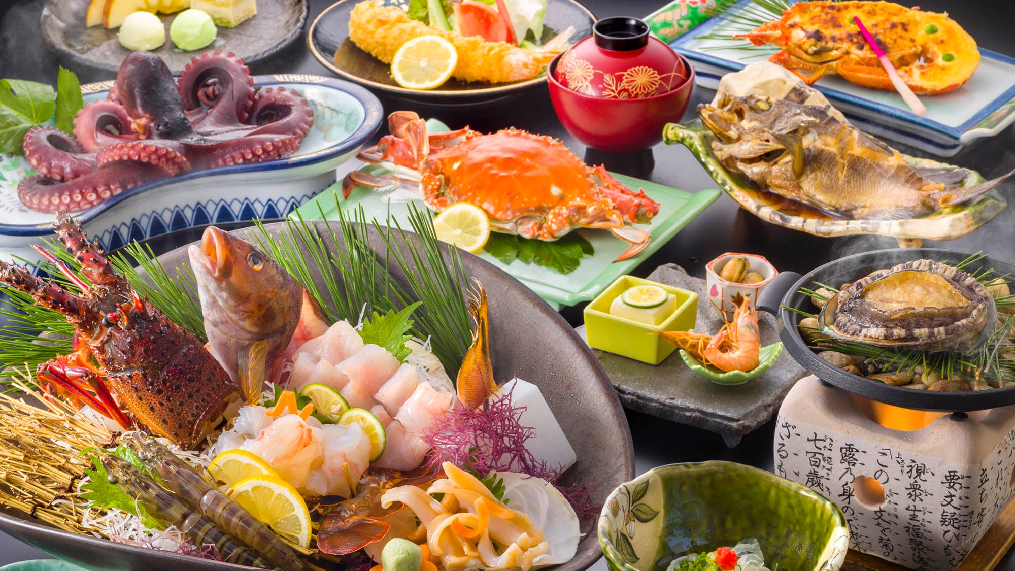 ・【島上餐點範例】以活魚懷石料理為主，搭配當季推薦海鮮的全套餐食。