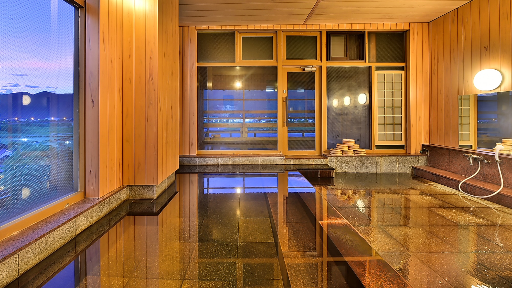 Suối nước nóng toàn cảnh (phòng tắm nam)