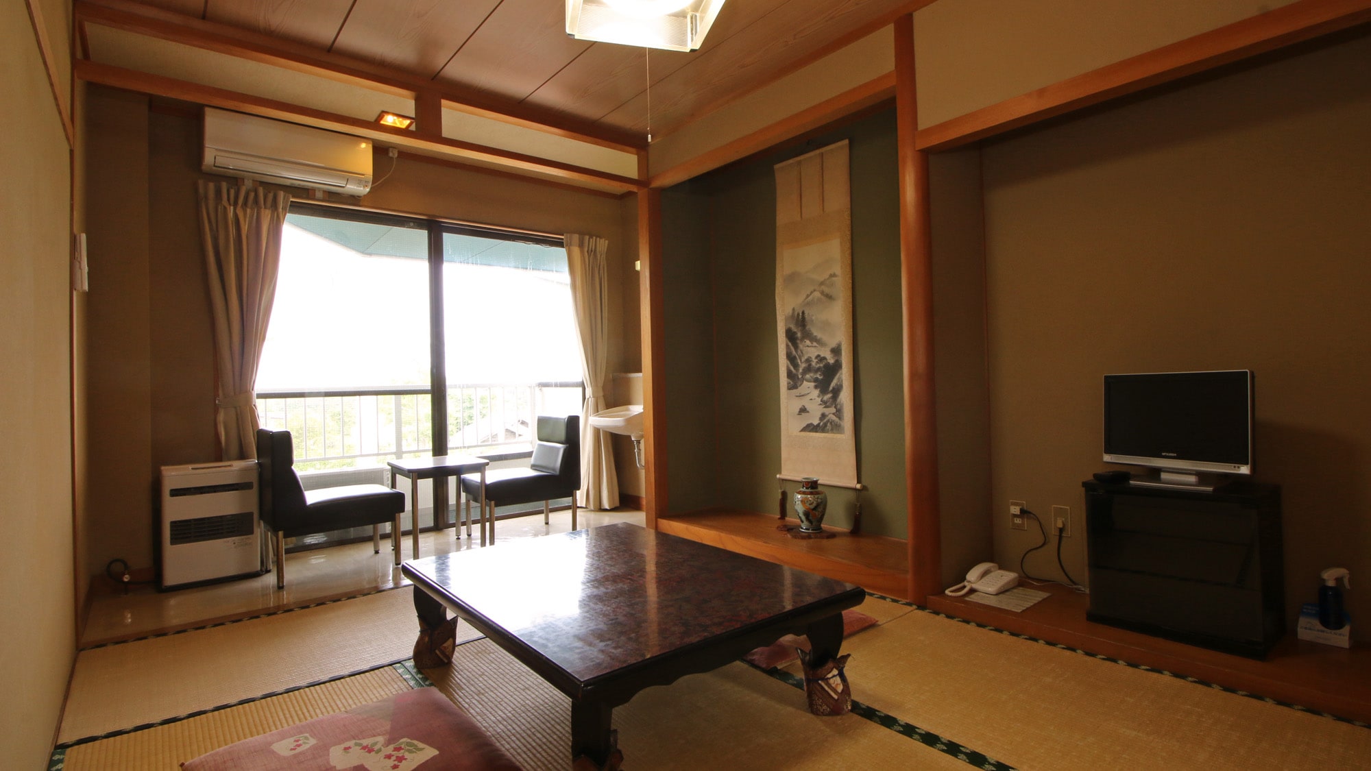 [Japanese-style room 6 tatami mats] A small Japanese-style room perfect for business use
