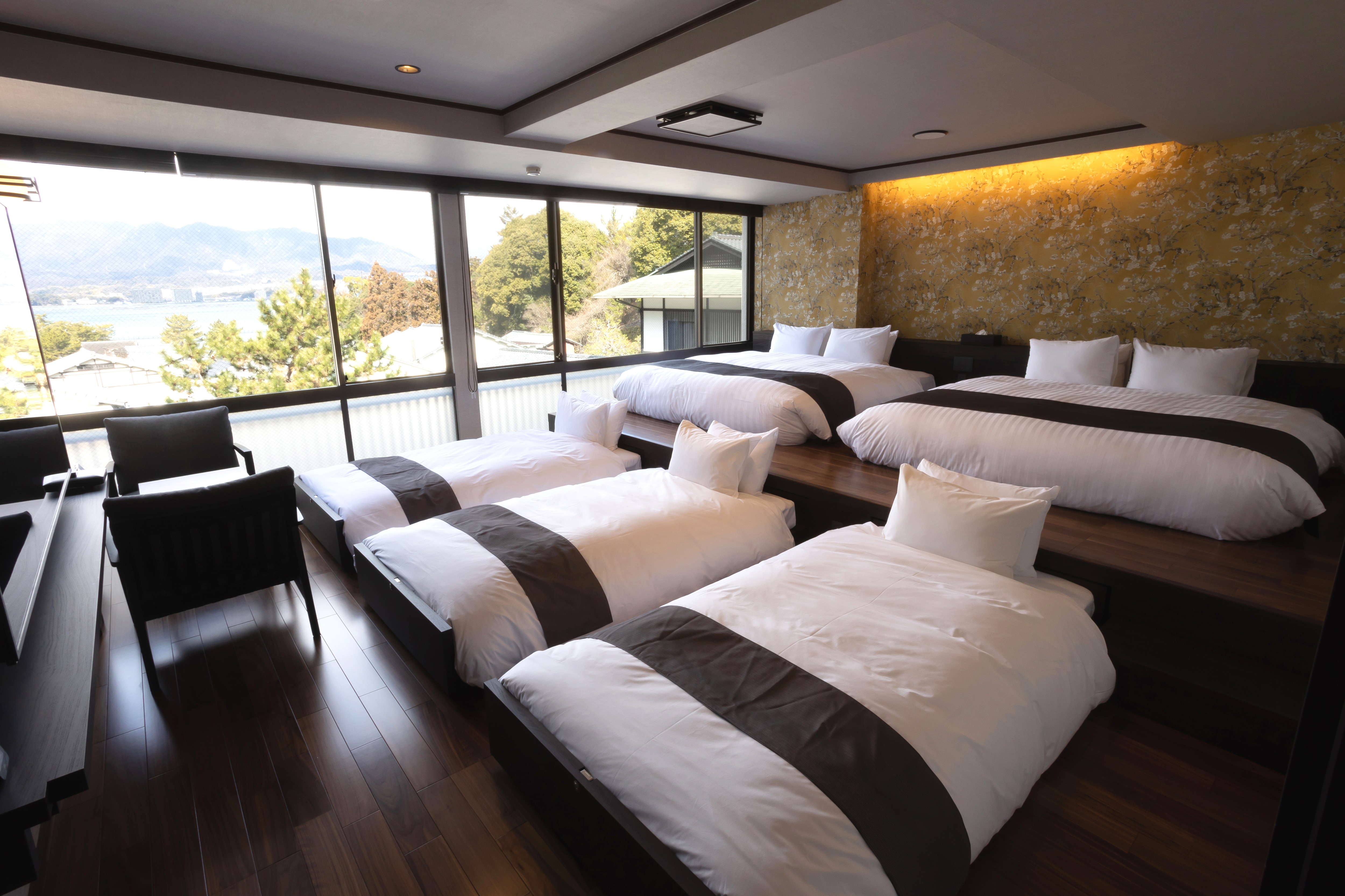 [Ocean-side western-style premium room] 2nd floor (with storage bed)