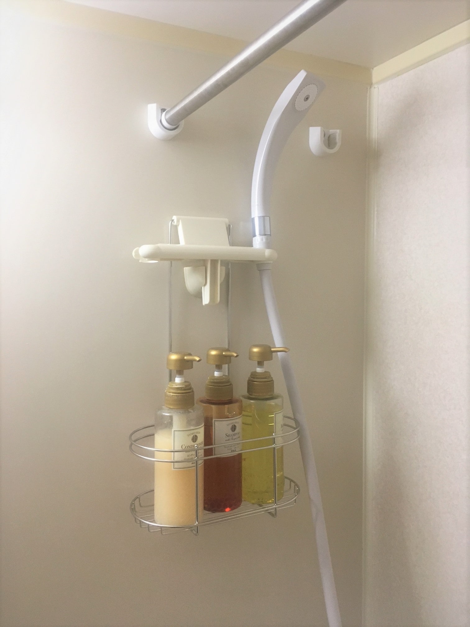 Bathroom shampoo rack