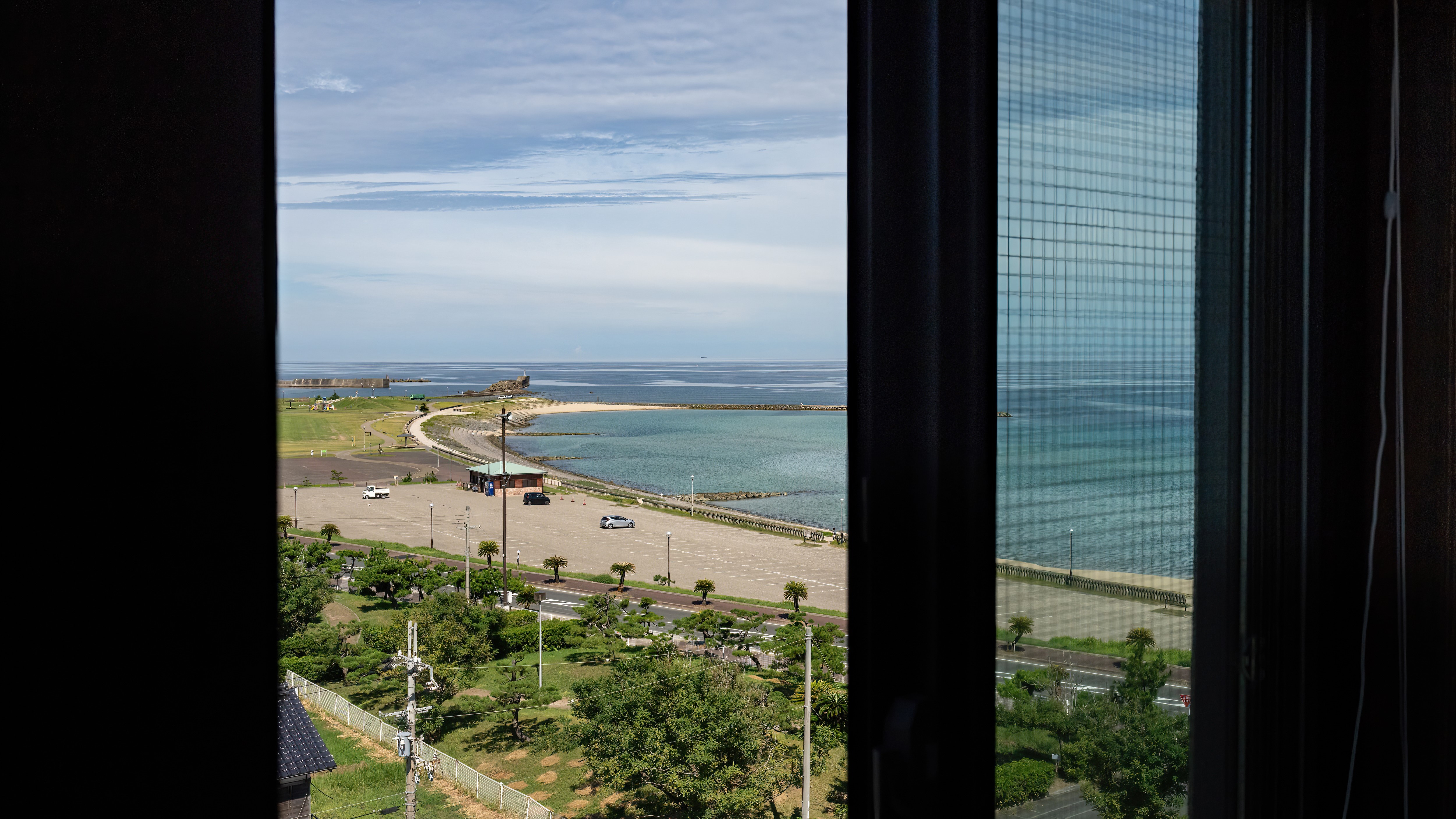 [Opening in the fall of 2012! Separate bath "Wara"] You can see the Sea of Japan from the side window.