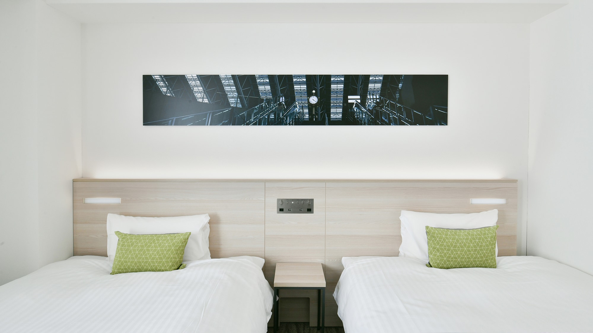 [Twin Room] Different art in each room creates a unique Osaka feel.