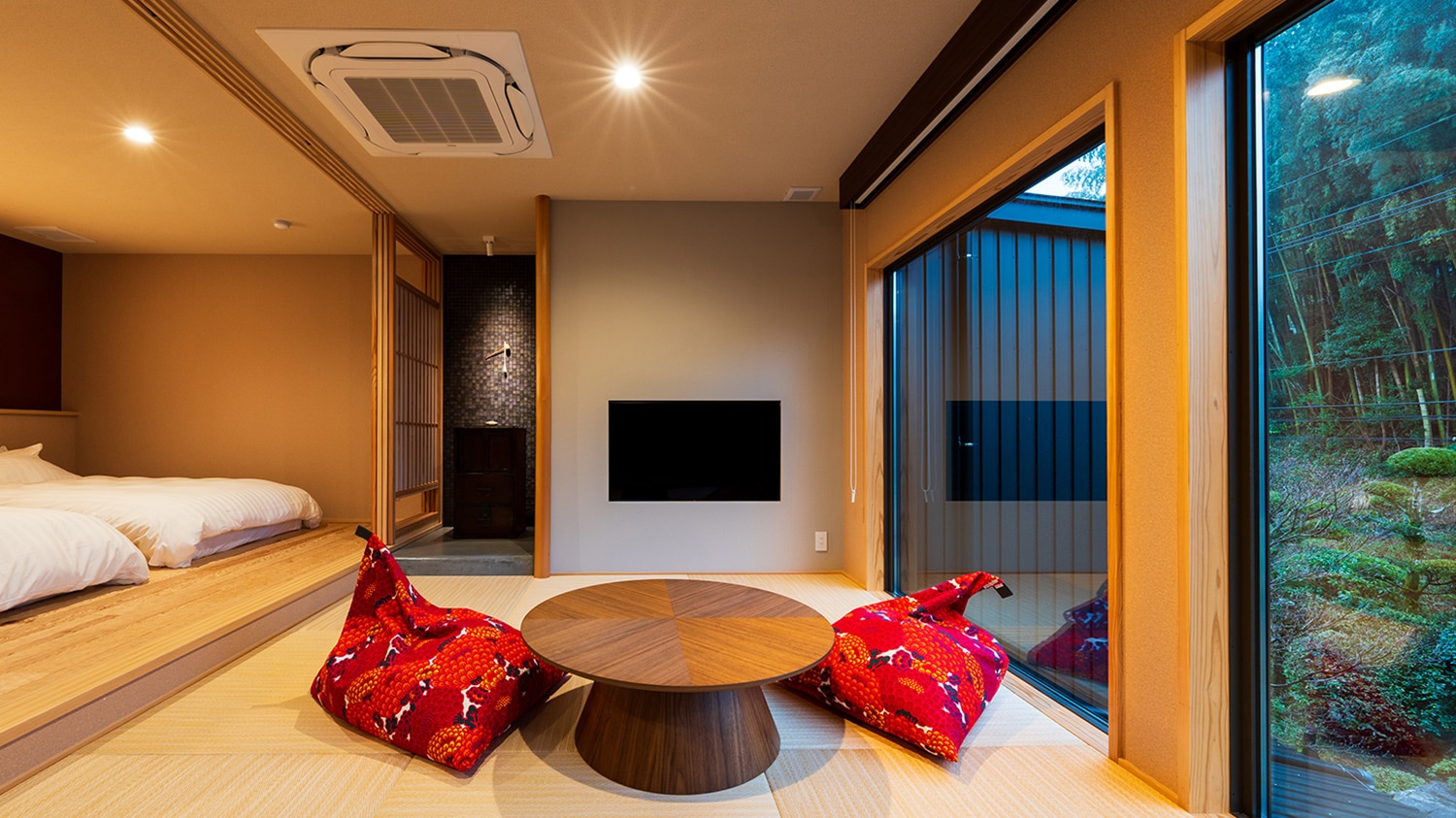 [Akane] Japanese-Western style room with semi-open-air bath completed in 2023