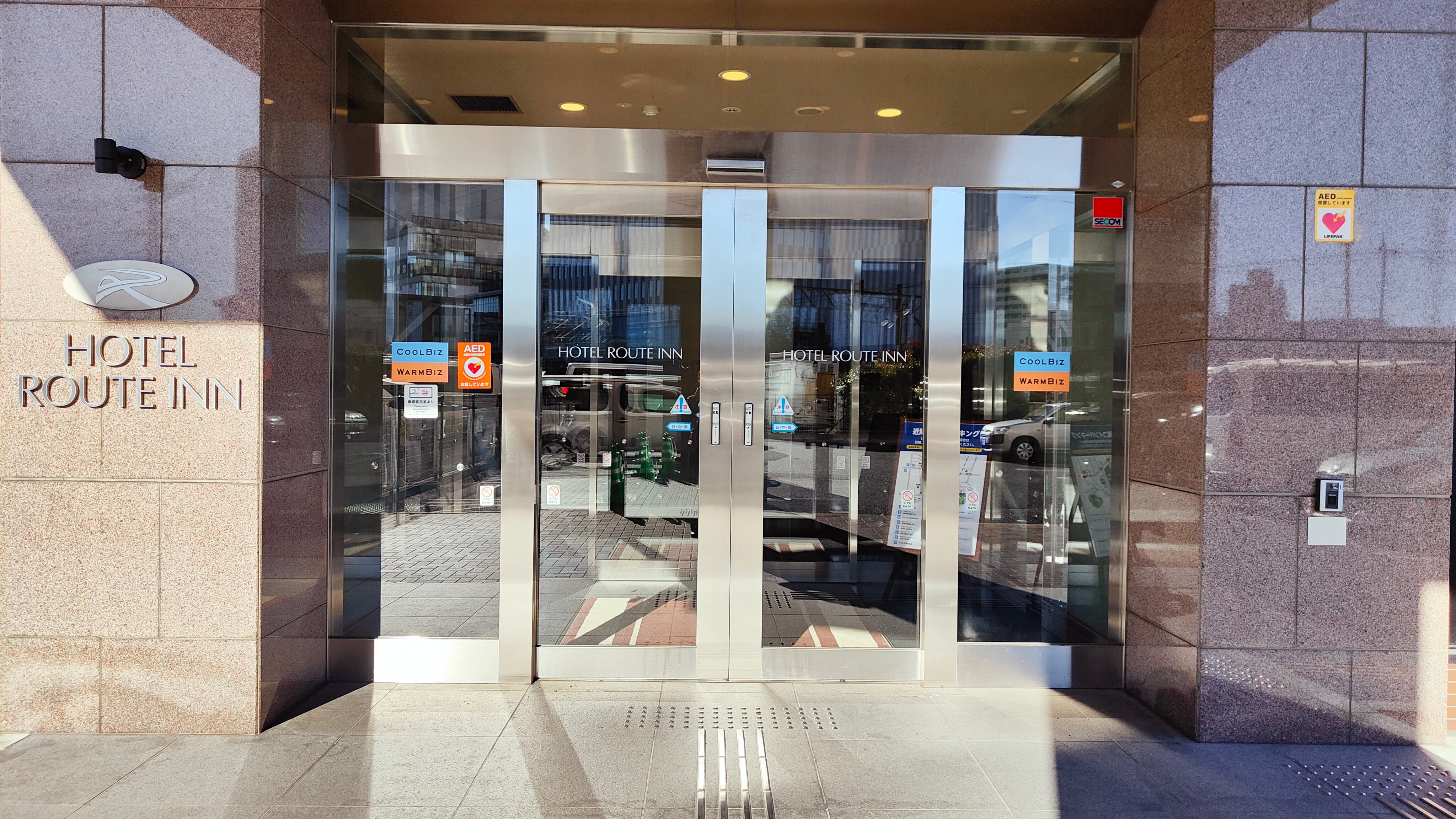 正面エントランス