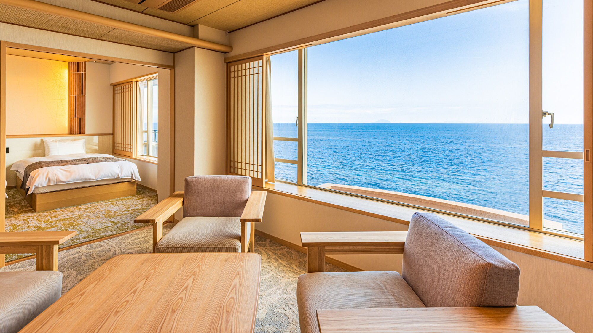 ห้องสวีทสไตล์ญี่ปุ่นผสมตะวันตกแบบโมเดิร์นพร้อมวิวอันสวยงาม "ชิซึกุ" (77 ตารางเมตร) [ห้องปลอดบุหรี่]